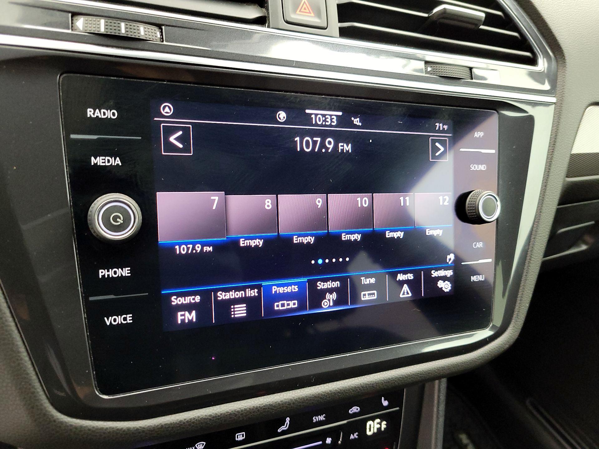 Thumbnail: 2022 Volkswagen Tiguan - 15