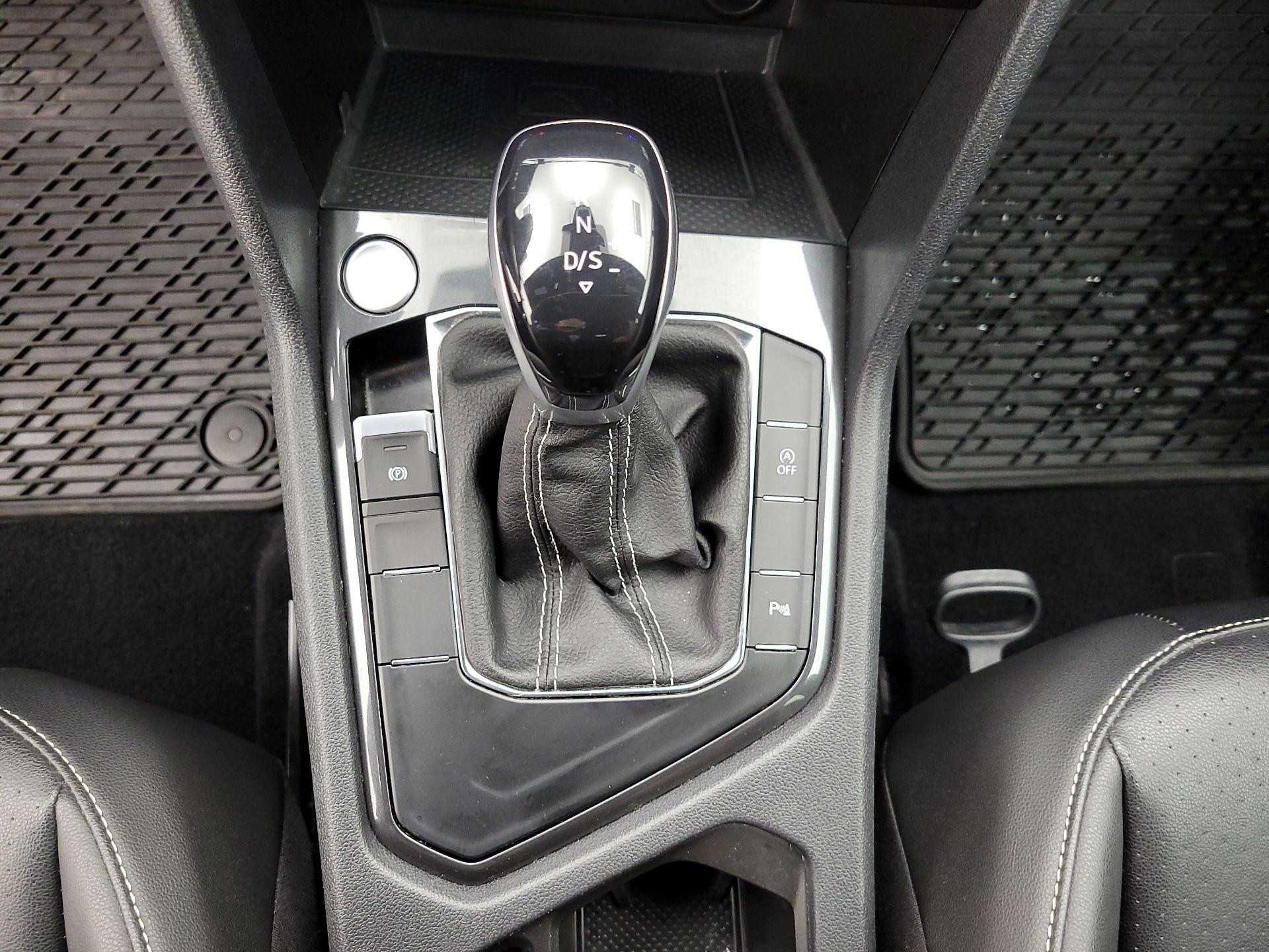 Thumbnail: 2022 Volkswagen Tiguan - 17