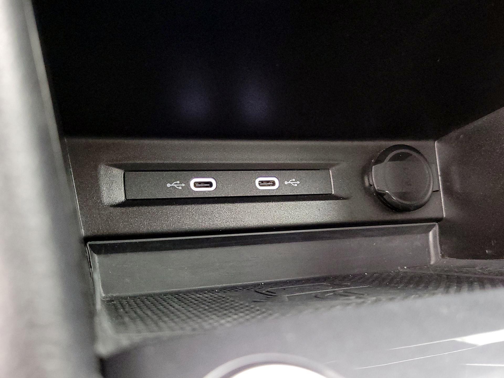 Thumbnail: 2022 Volkswagen Tiguan - 18