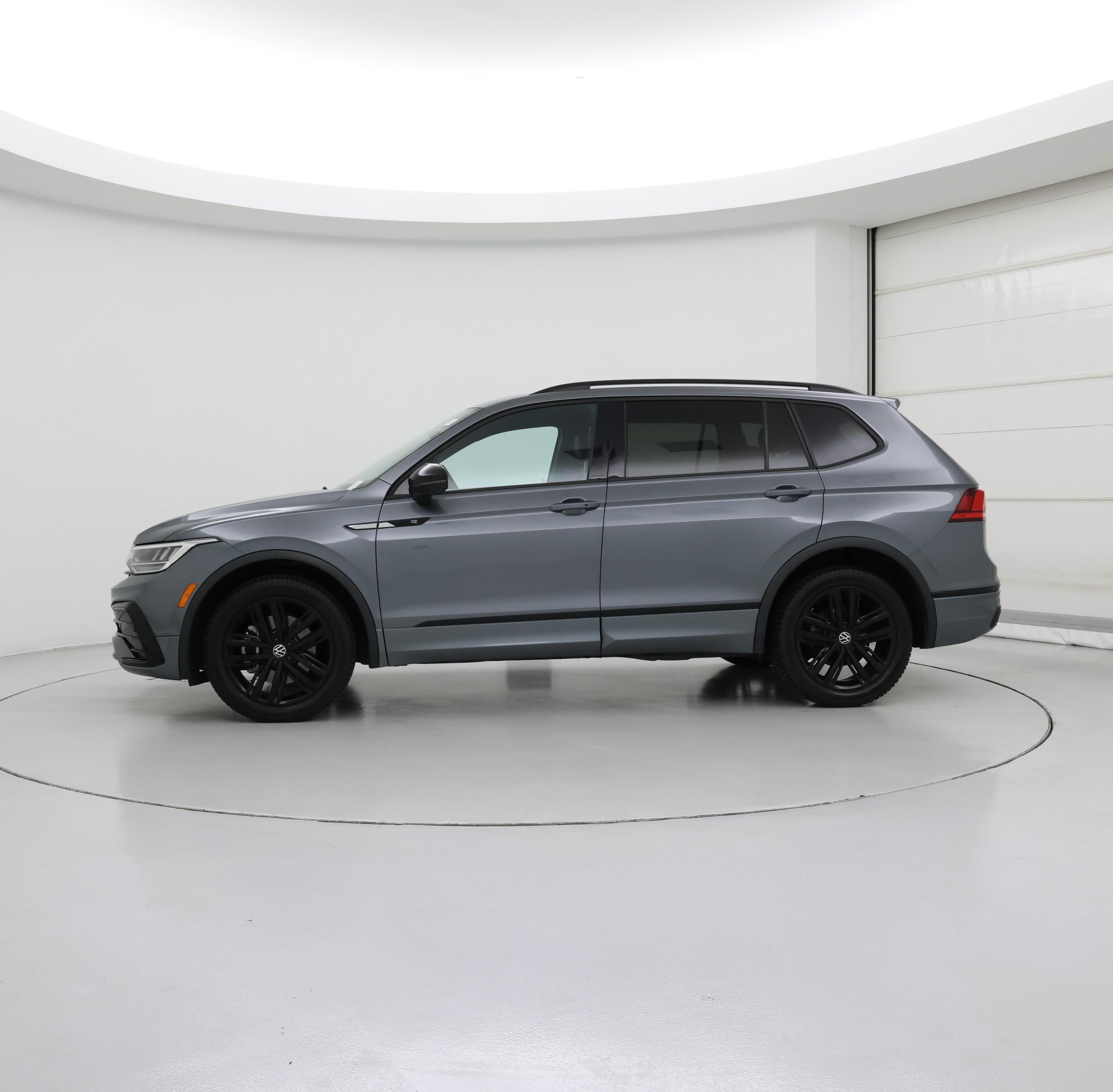 Thumbnail: 2022 Volkswagen Tiguan - 3