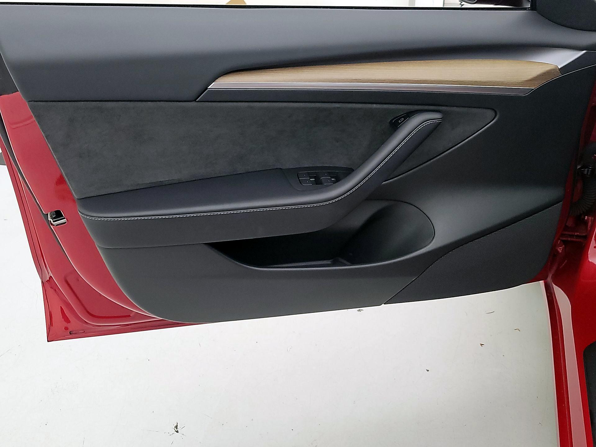 Thumbnail: 2023 Tesla Model 3 - 12