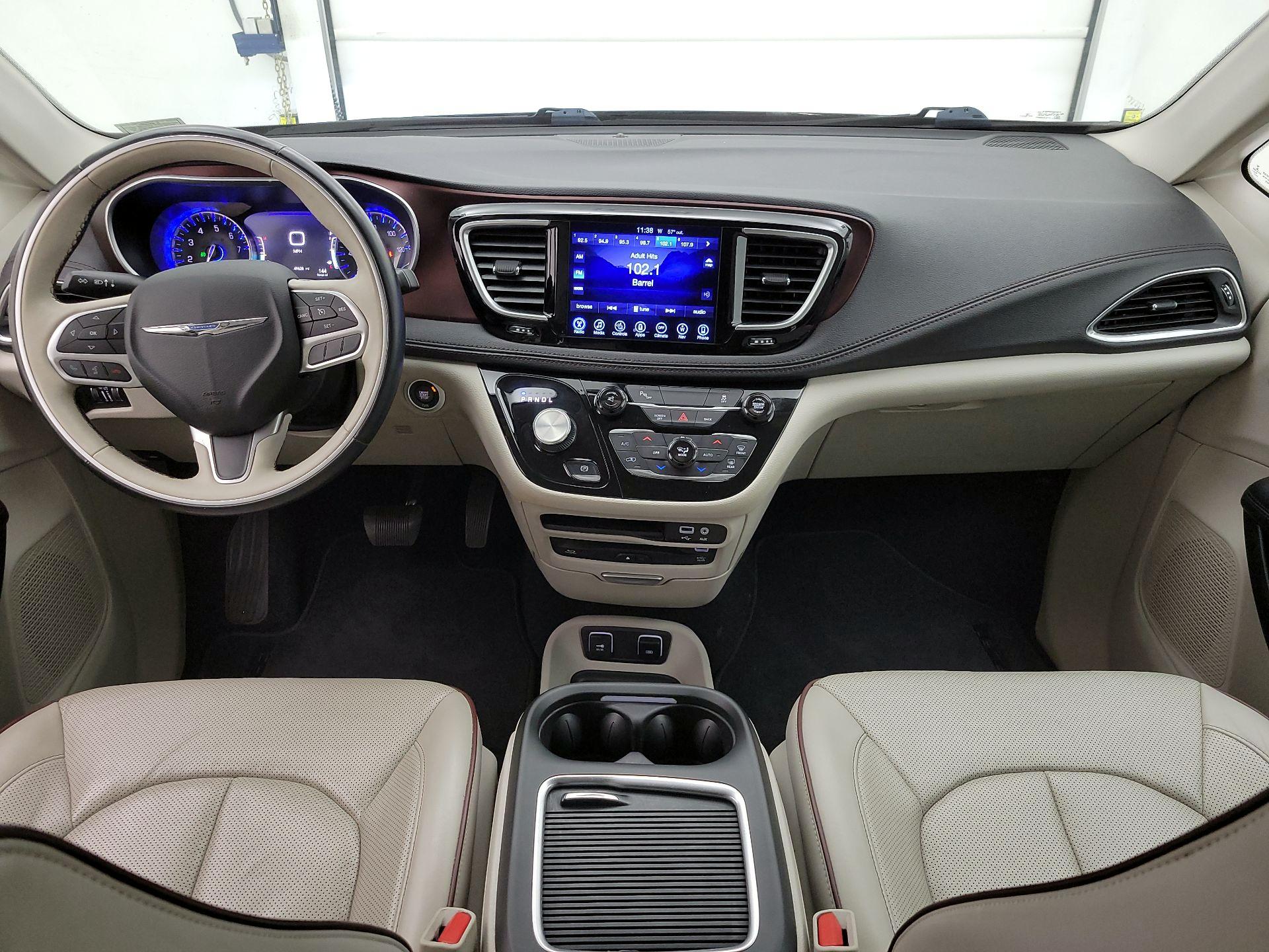 Thumbnail: 2017 Chrysler Pacifica - 9