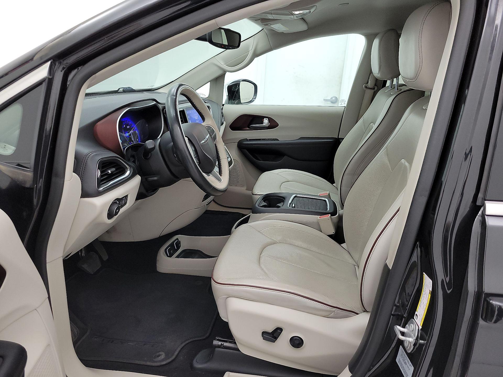 Thumbnail: 2017 Chrysler Pacifica - 11