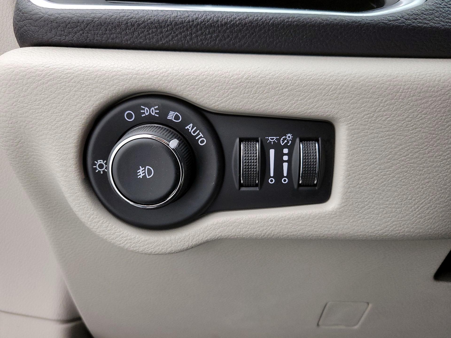 Thumbnail: 2017 Chrysler Pacifica - 13