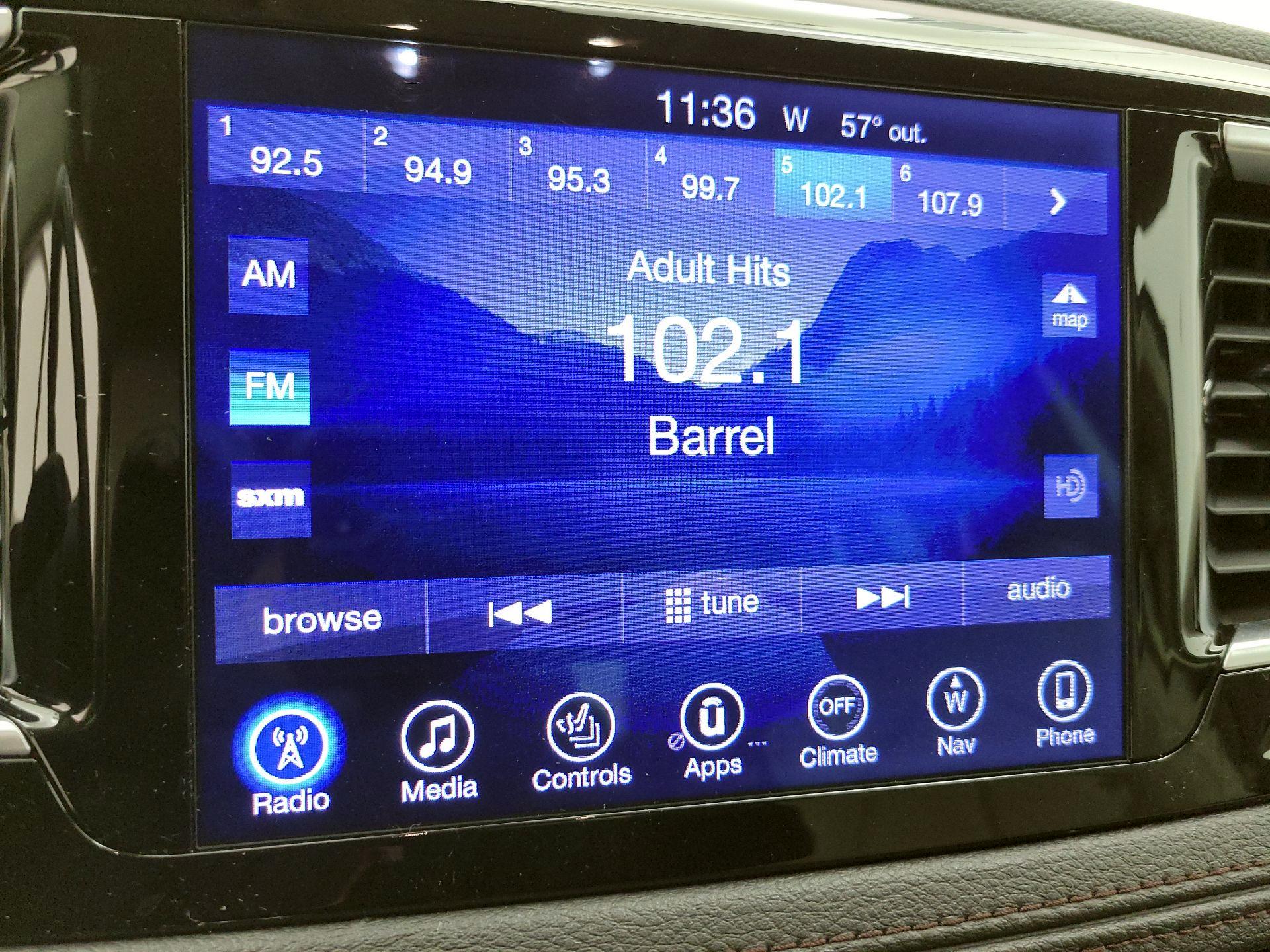 Thumbnail: 2017 Chrysler Pacifica - 16