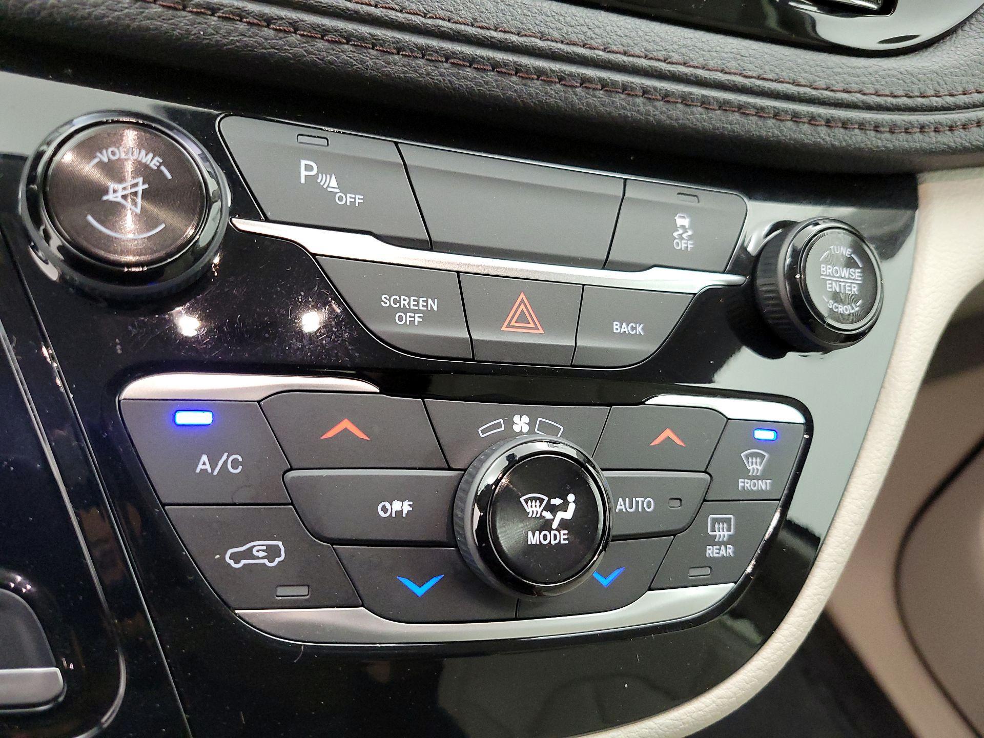 Thumbnail: 2017 Chrysler Pacifica - 17