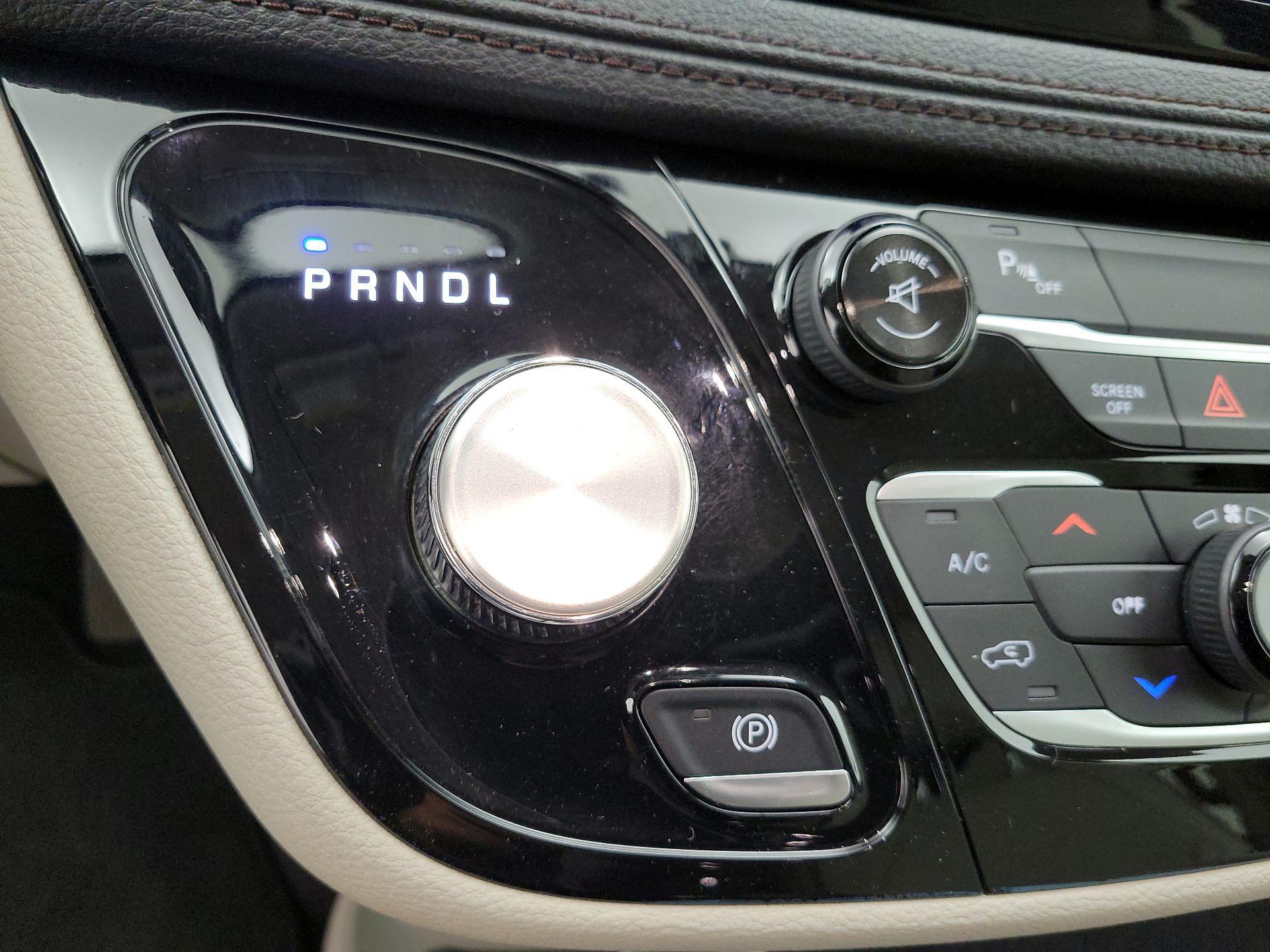 Thumbnail: 2017 Chrysler Pacifica - 18