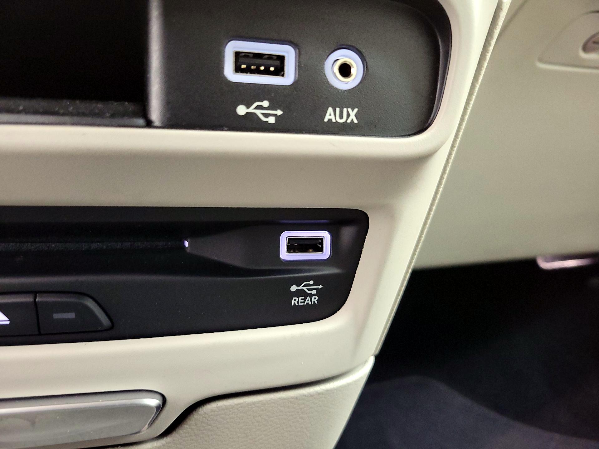 Thumbnail: 2017 Chrysler Pacifica - 19