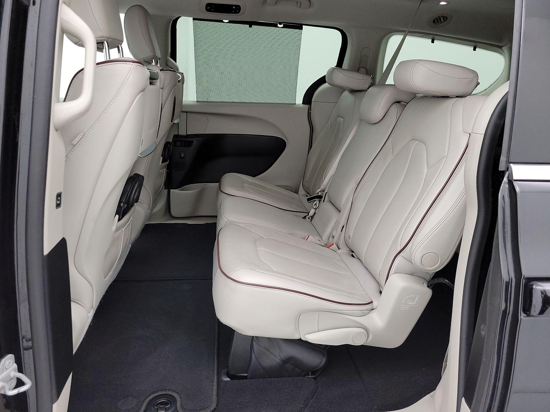 Thumbnail: 2017 Chrysler Pacifica - 20