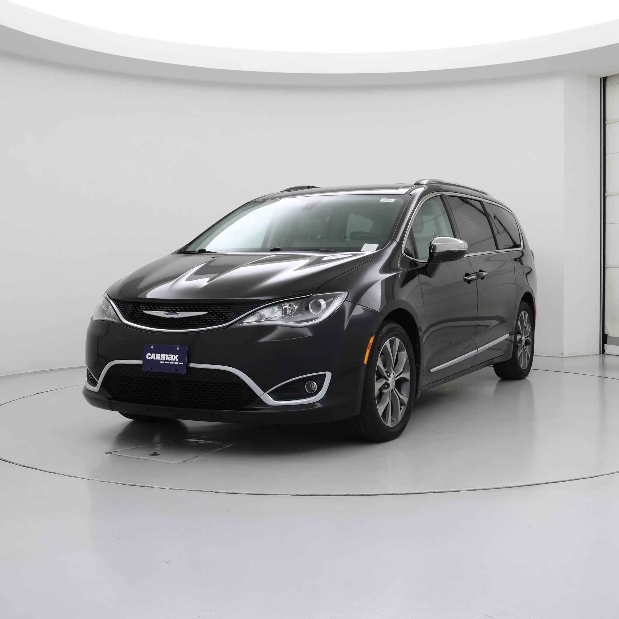 Thumbnail: 2017 Chrysler Pacifica - 4