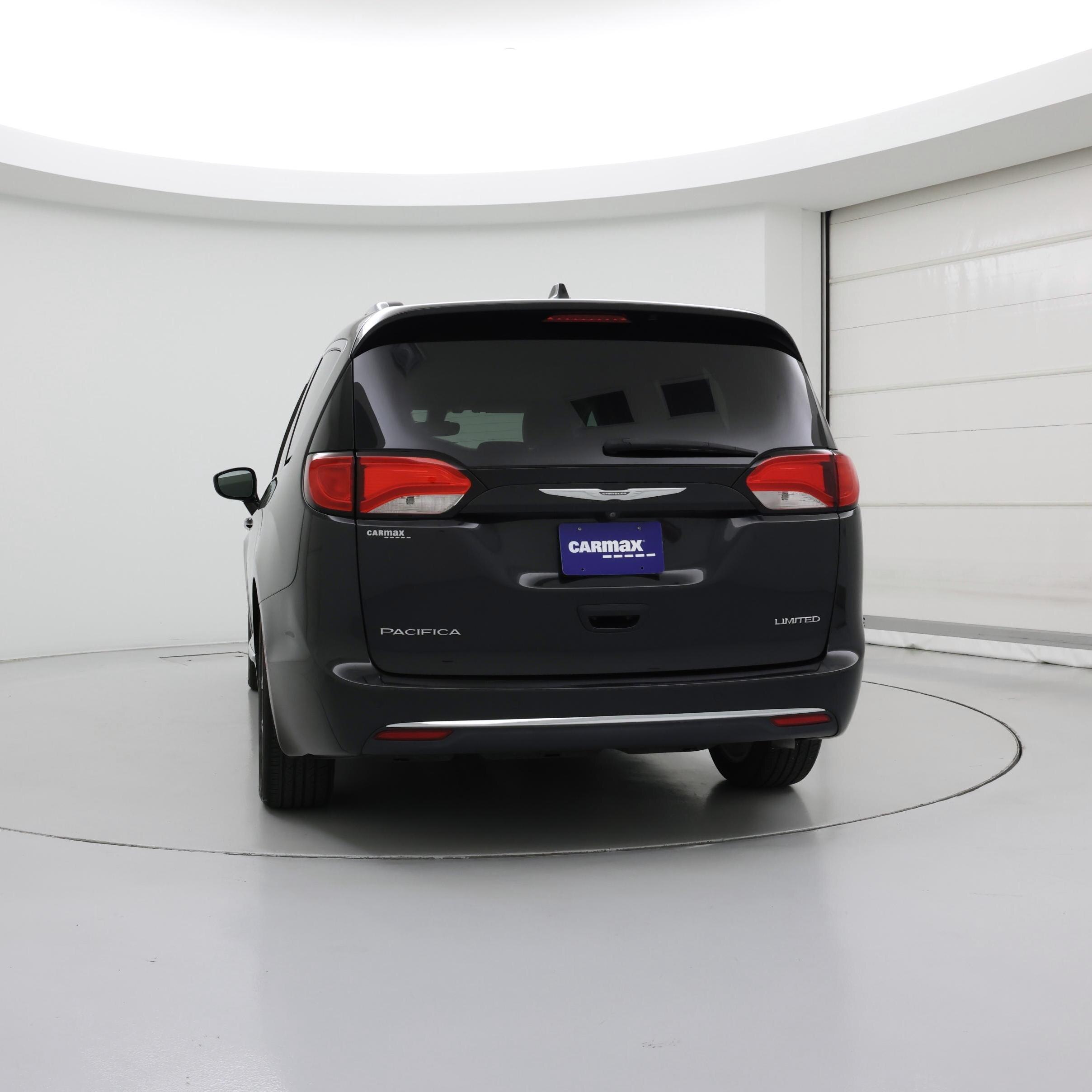 Thumbnail: 2017 Chrysler Pacifica - 6