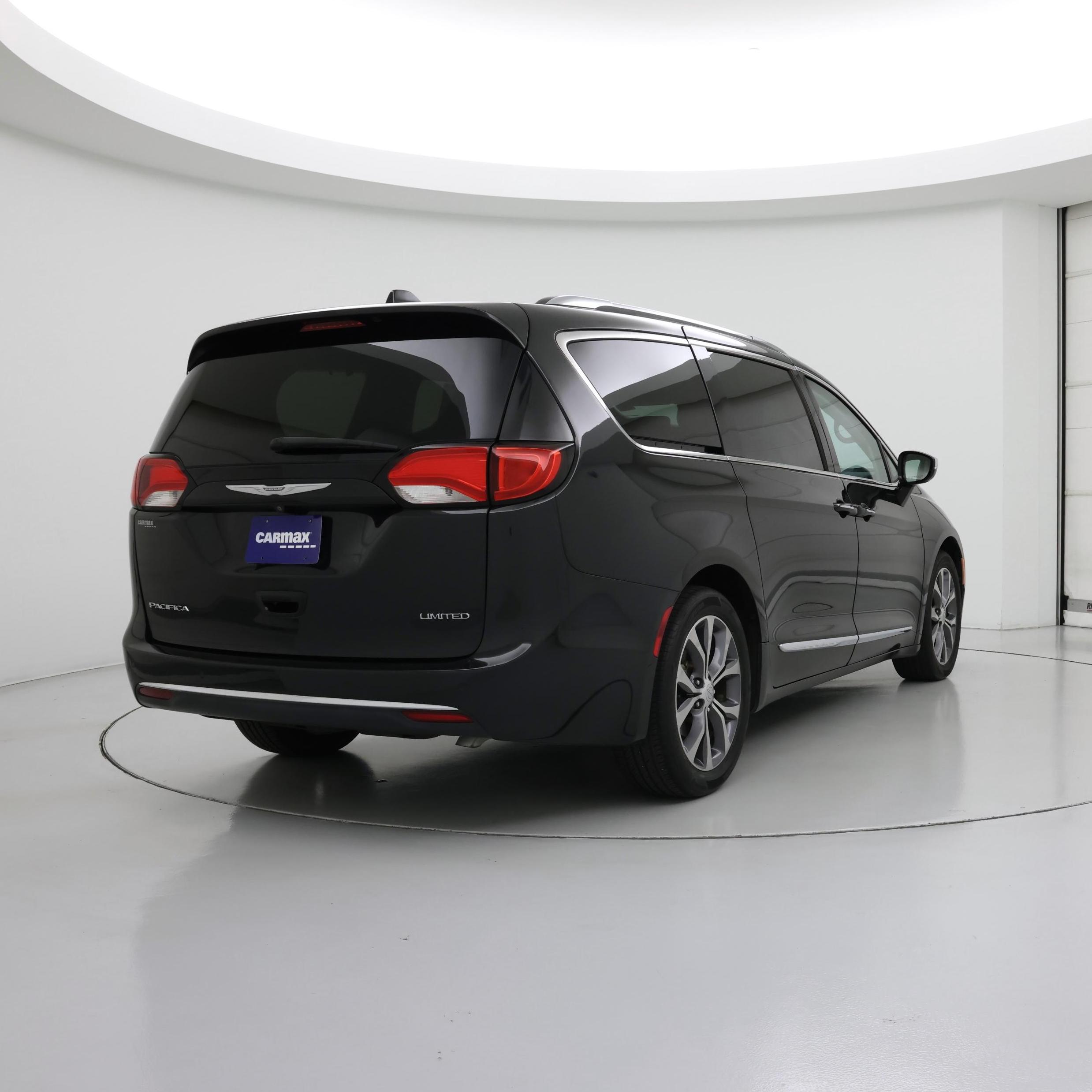 Thumbnail: 2017 Chrysler Pacifica - 8