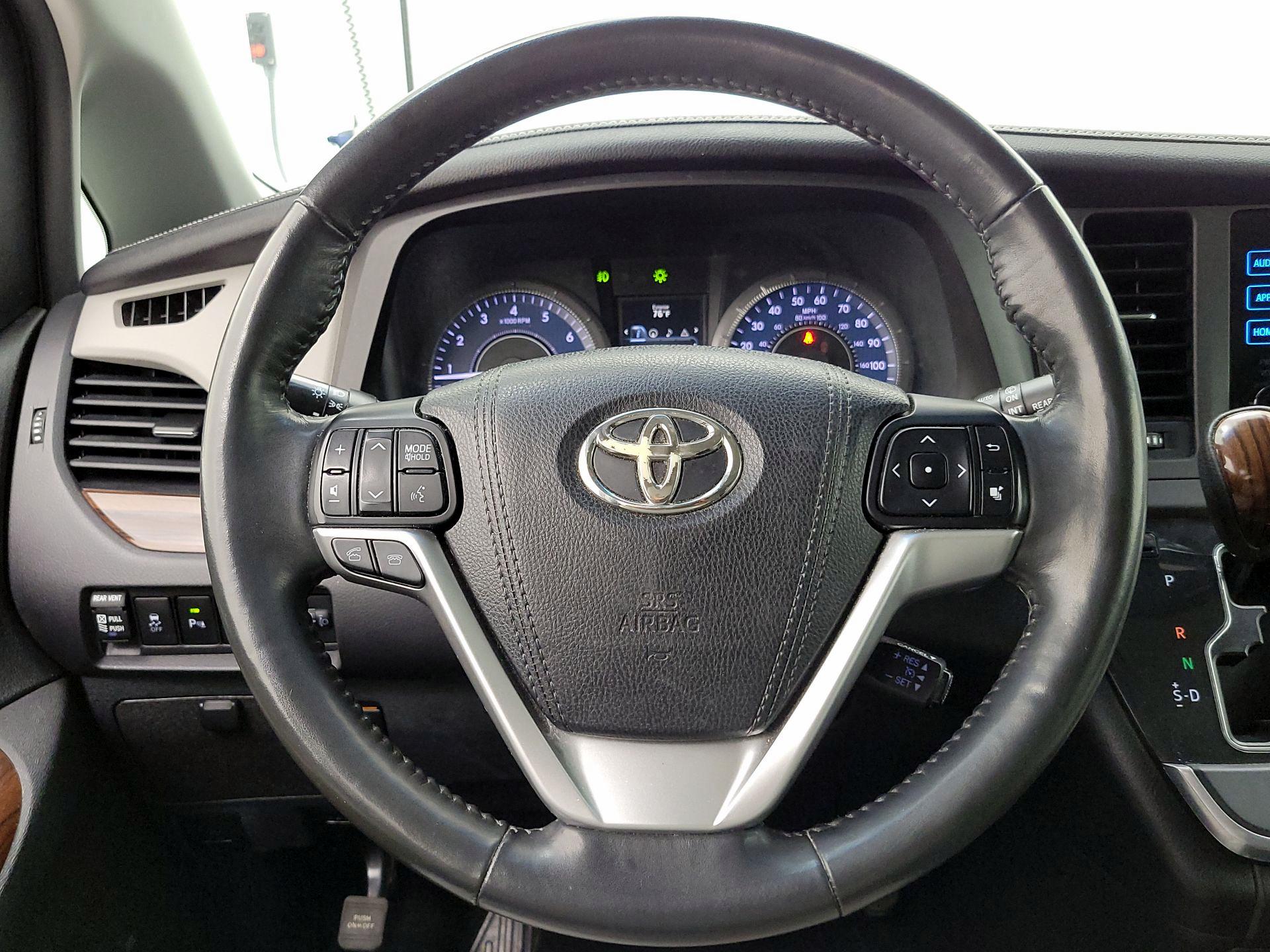 Thumbnail: 2015 Toyota Sienna - 10