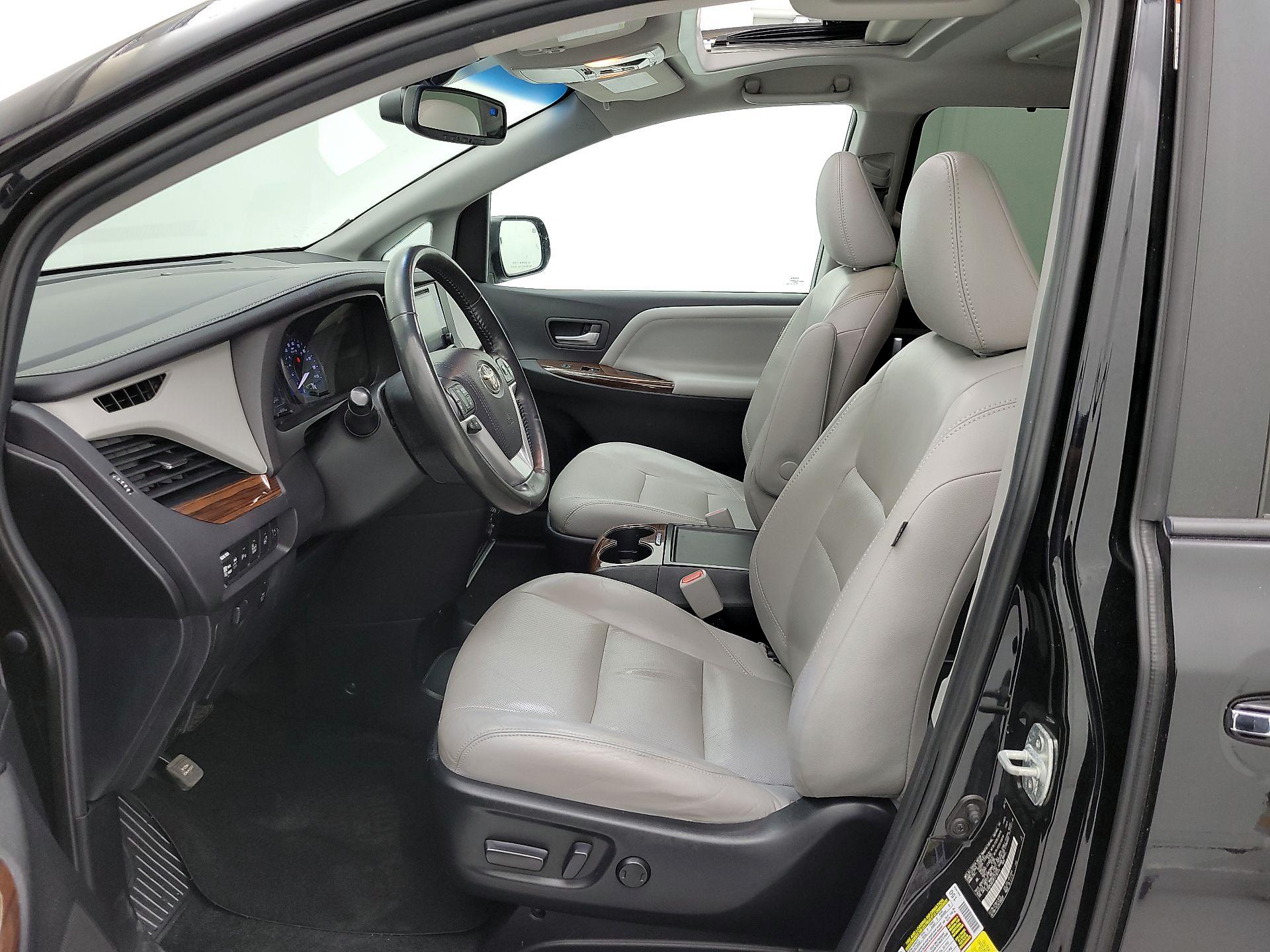Thumbnail: 2015 Toyota Sienna - 11