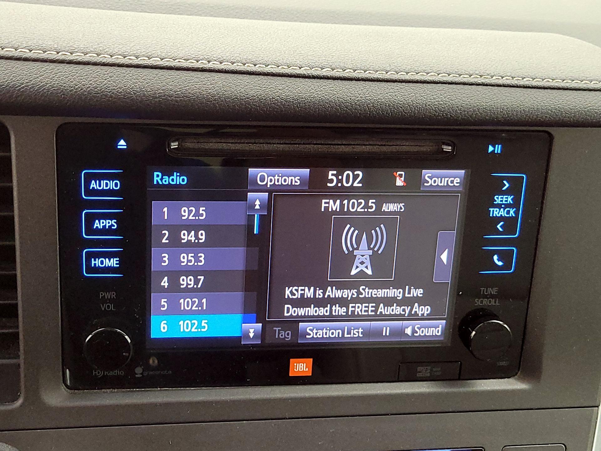 Thumbnail: 2015 Toyota Sienna - 15