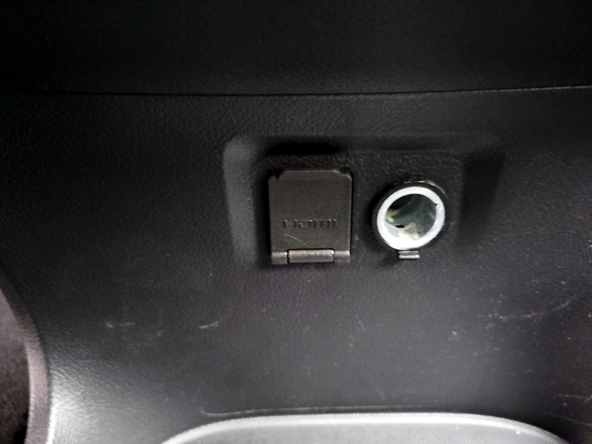 Thumbnail: 2015 Toyota Sienna - 18