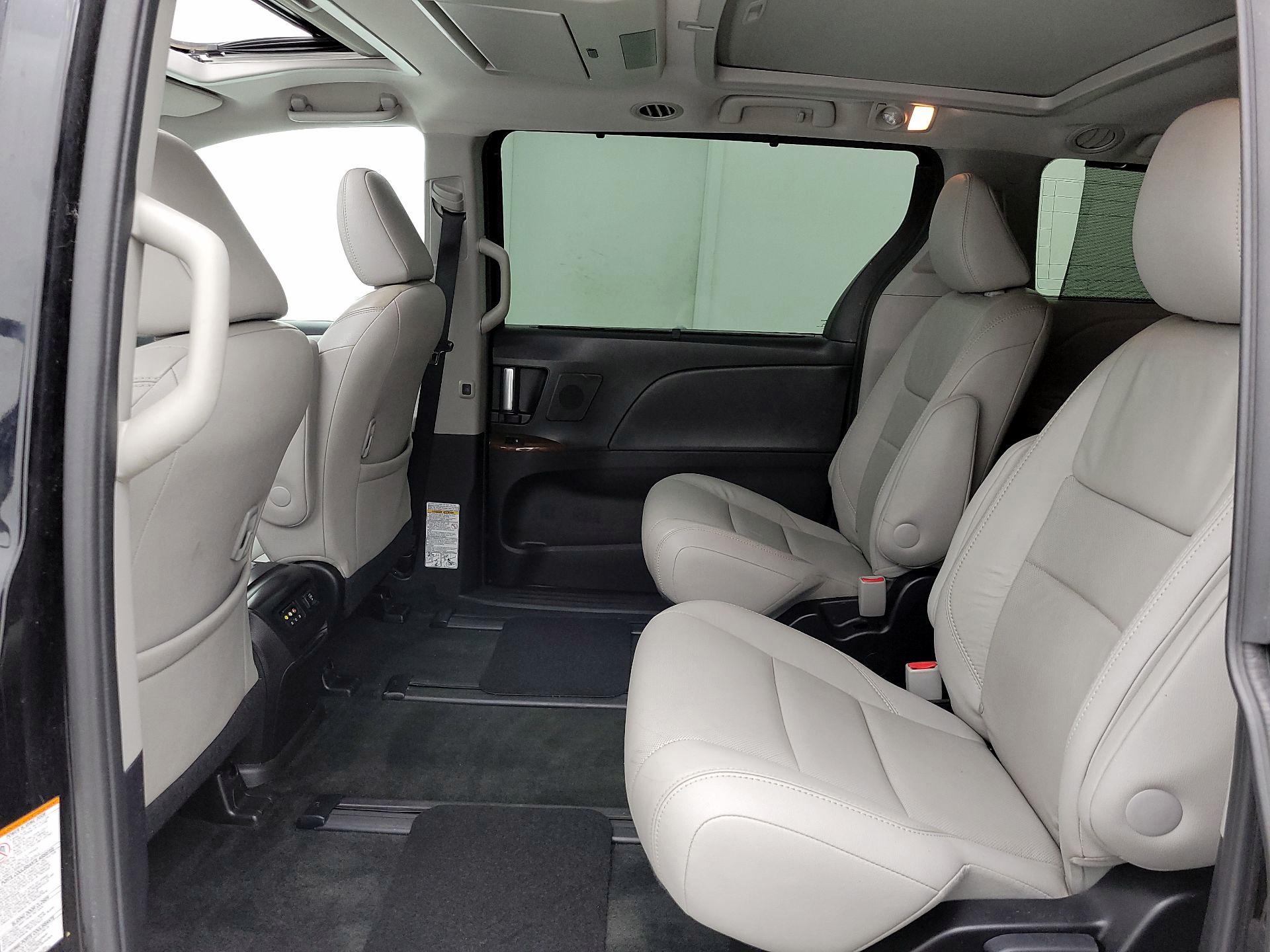 Thumbnail: 2015 Toyota Sienna - 20