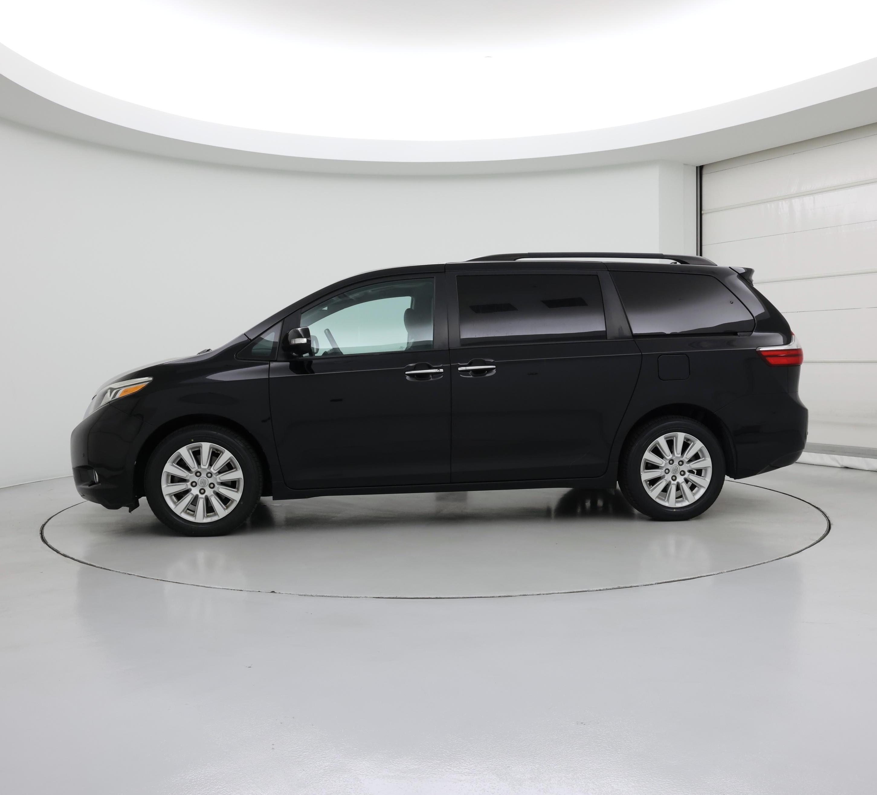 Thumbnail: 2015 Toyota Sienna - 3