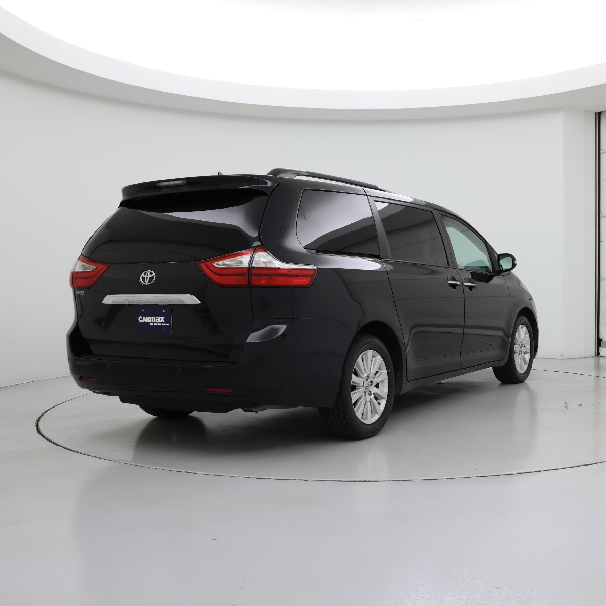 Thumbnail: 2015 Toyota Sienna - 8