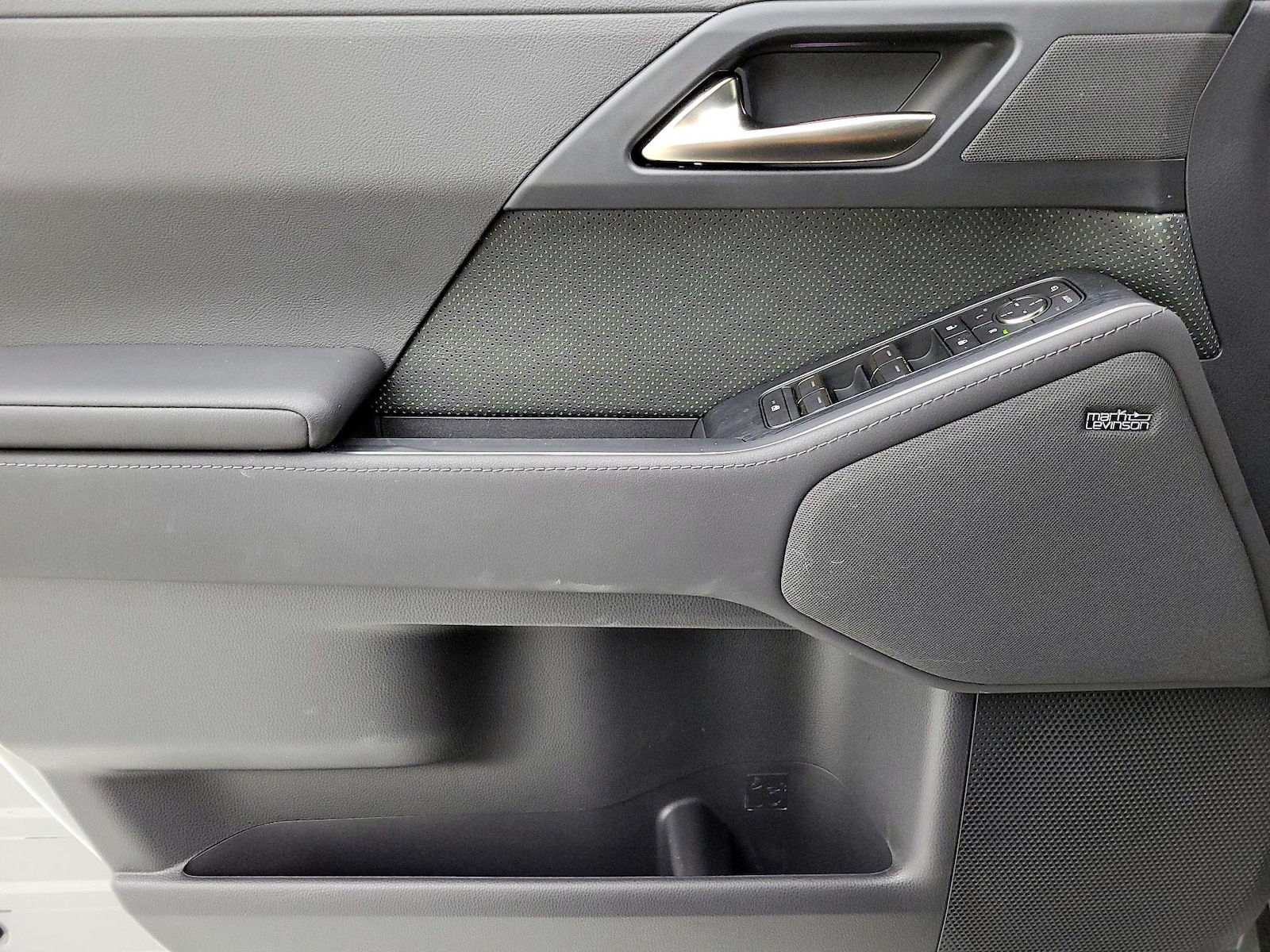 2026 Lexus GX Overtrail - Photo 13