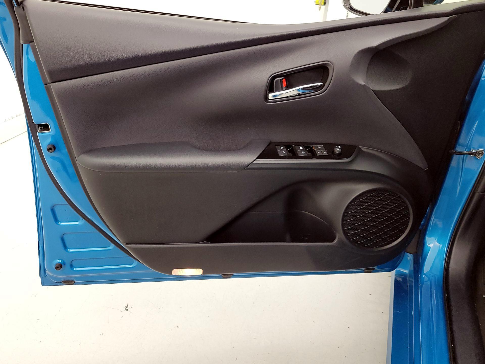 Thumbnail: 2018 Toyota Prius Prime - 12