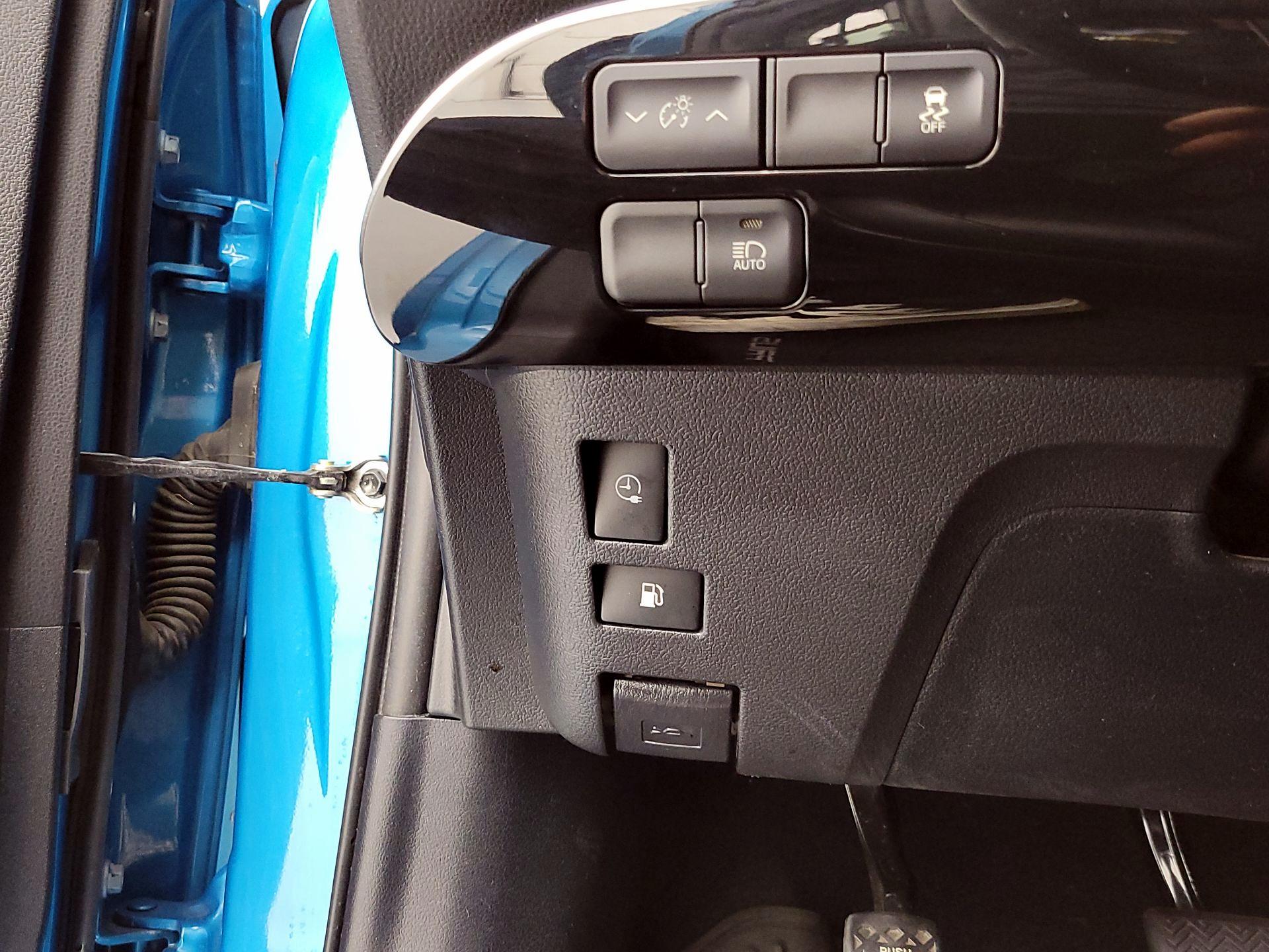 Thumbnail: 2018 Toyota Prius Prime - 13