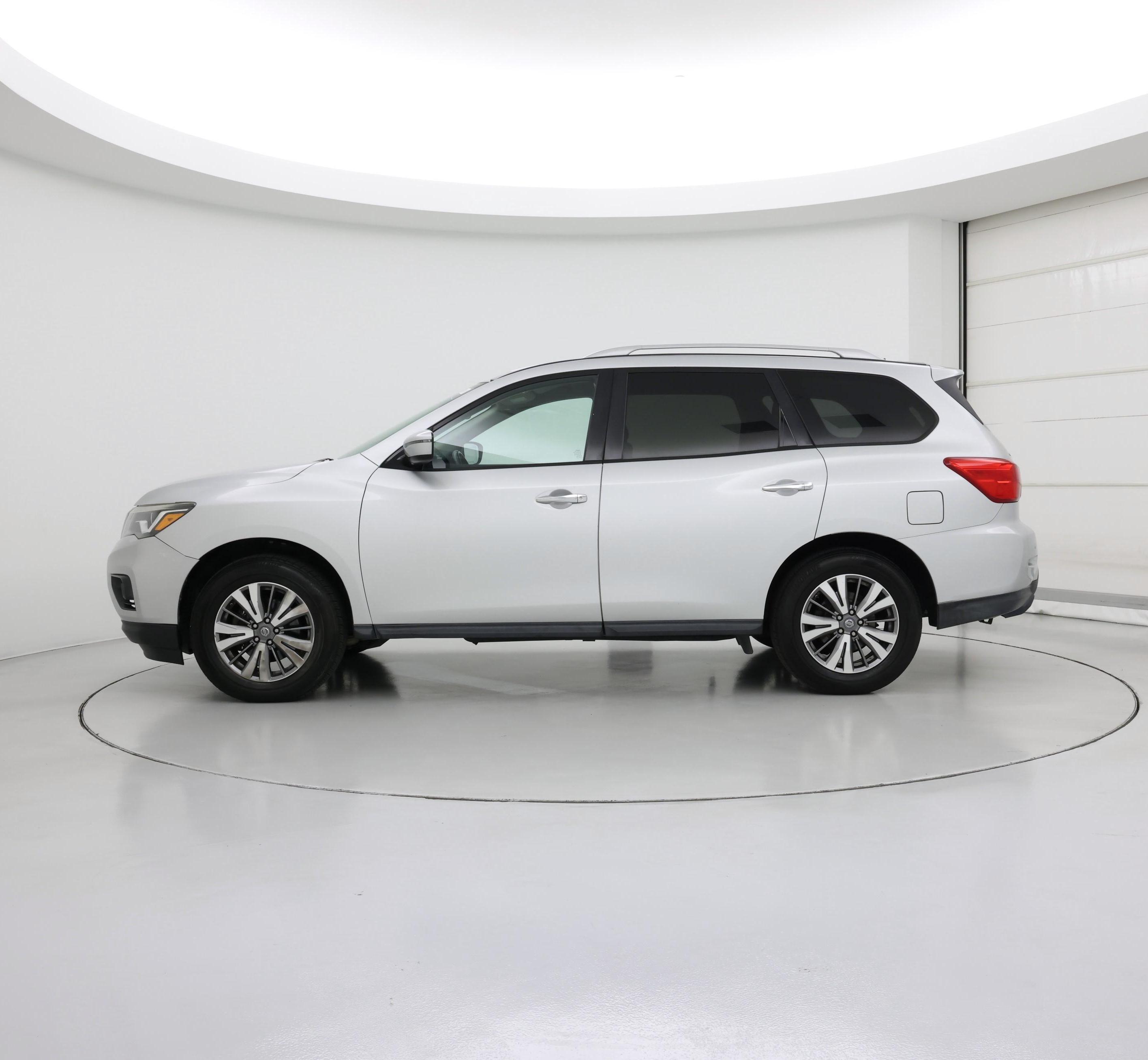 Thumbnail: 2018 Nissan Pathfinder - 3