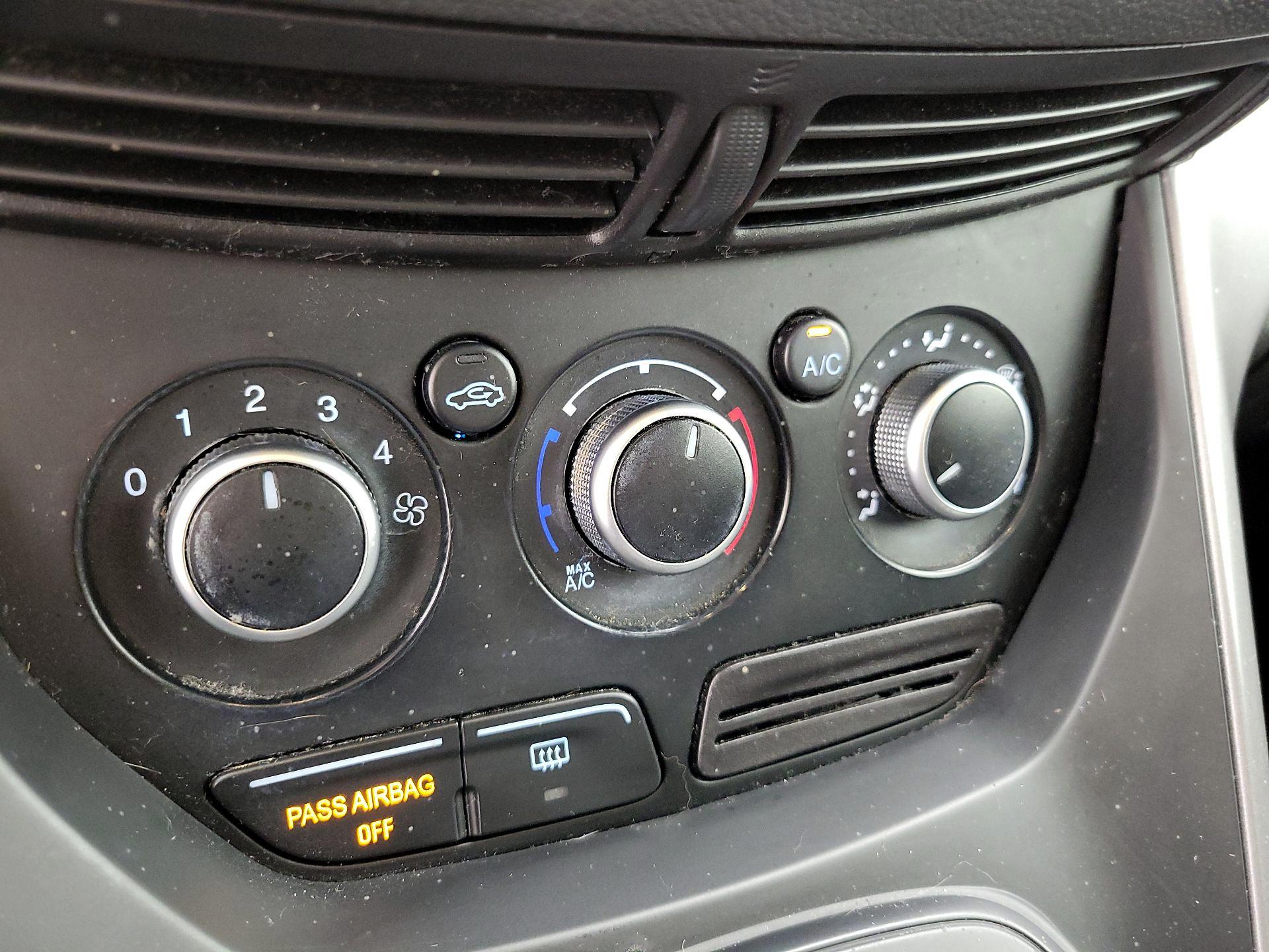 Thumbnail: 2015 Ford Escape - 16