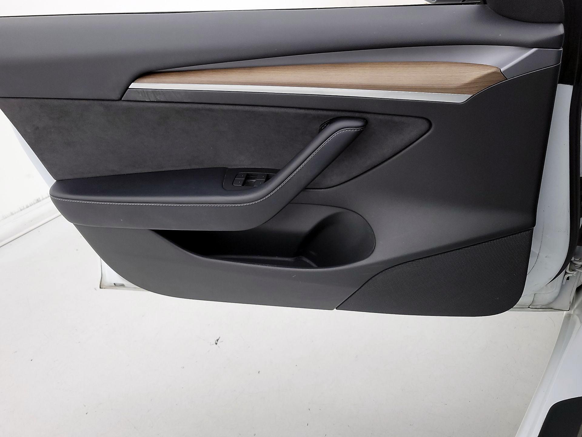 Thumbnail: 2022 Tesla Model 3 - 12