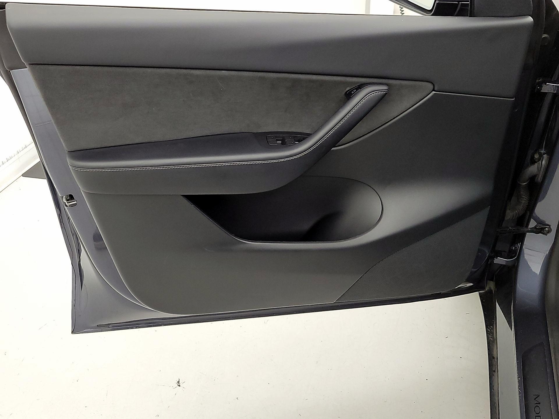 Thumbnail: 2022 Tesla Model Y - 12