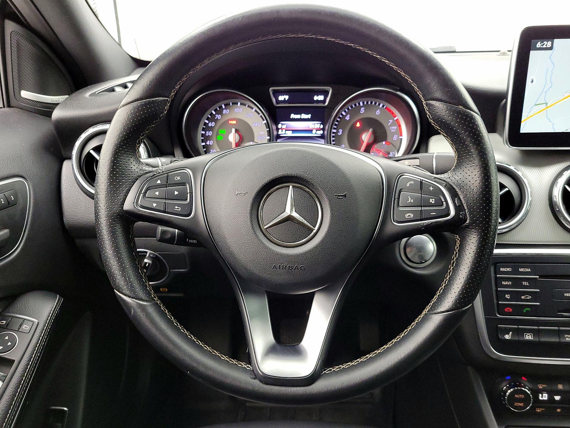 Thumbnail: 2016 Mercedes-Benz GLA - 10