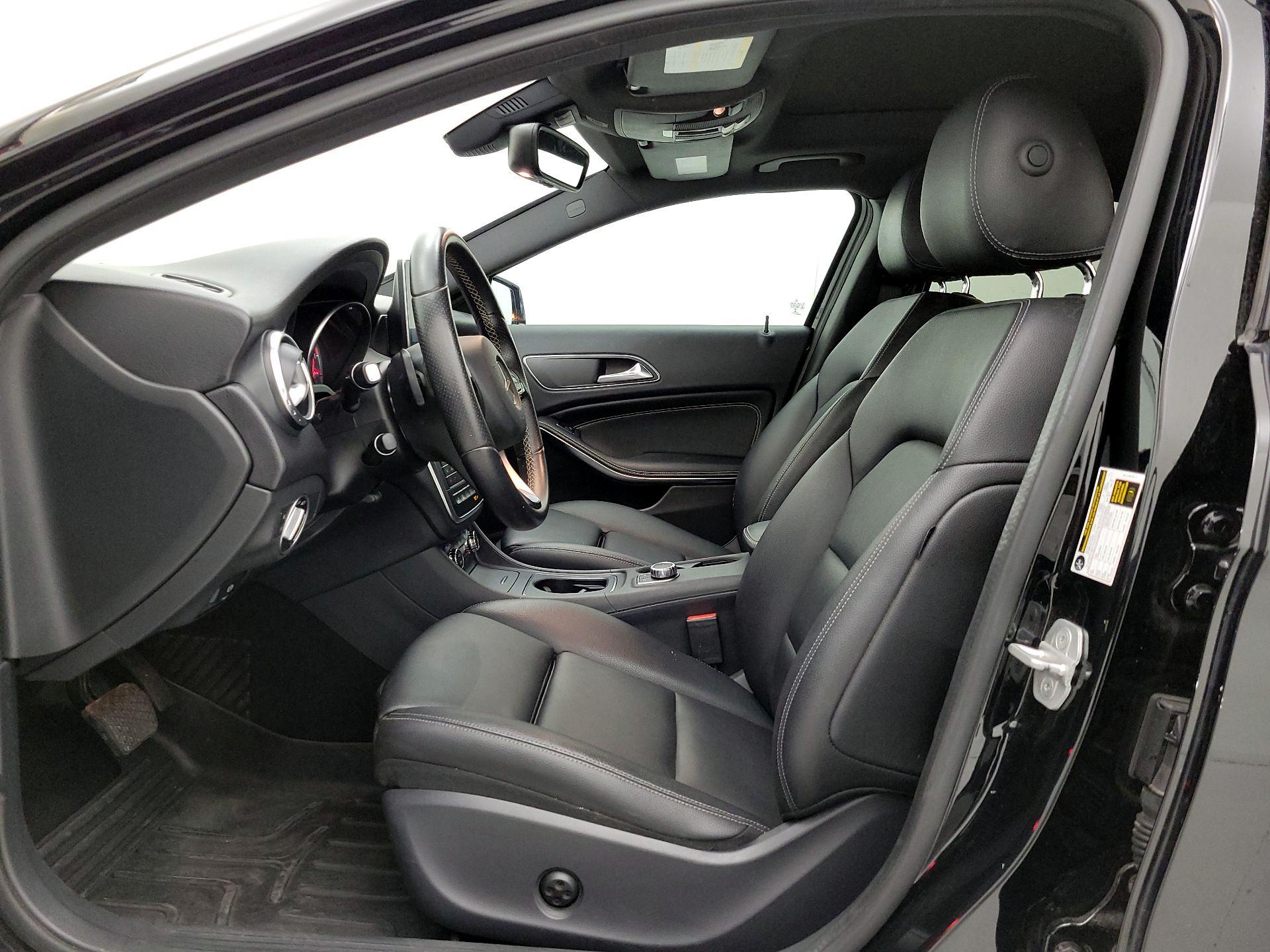 Thumbnail: 2016 Mercedes-Benz GLA - 11