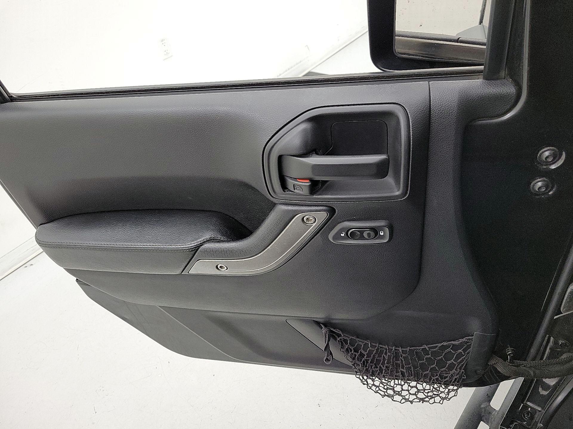 Thumbnail: 2016 Jeep Wrangler - 12