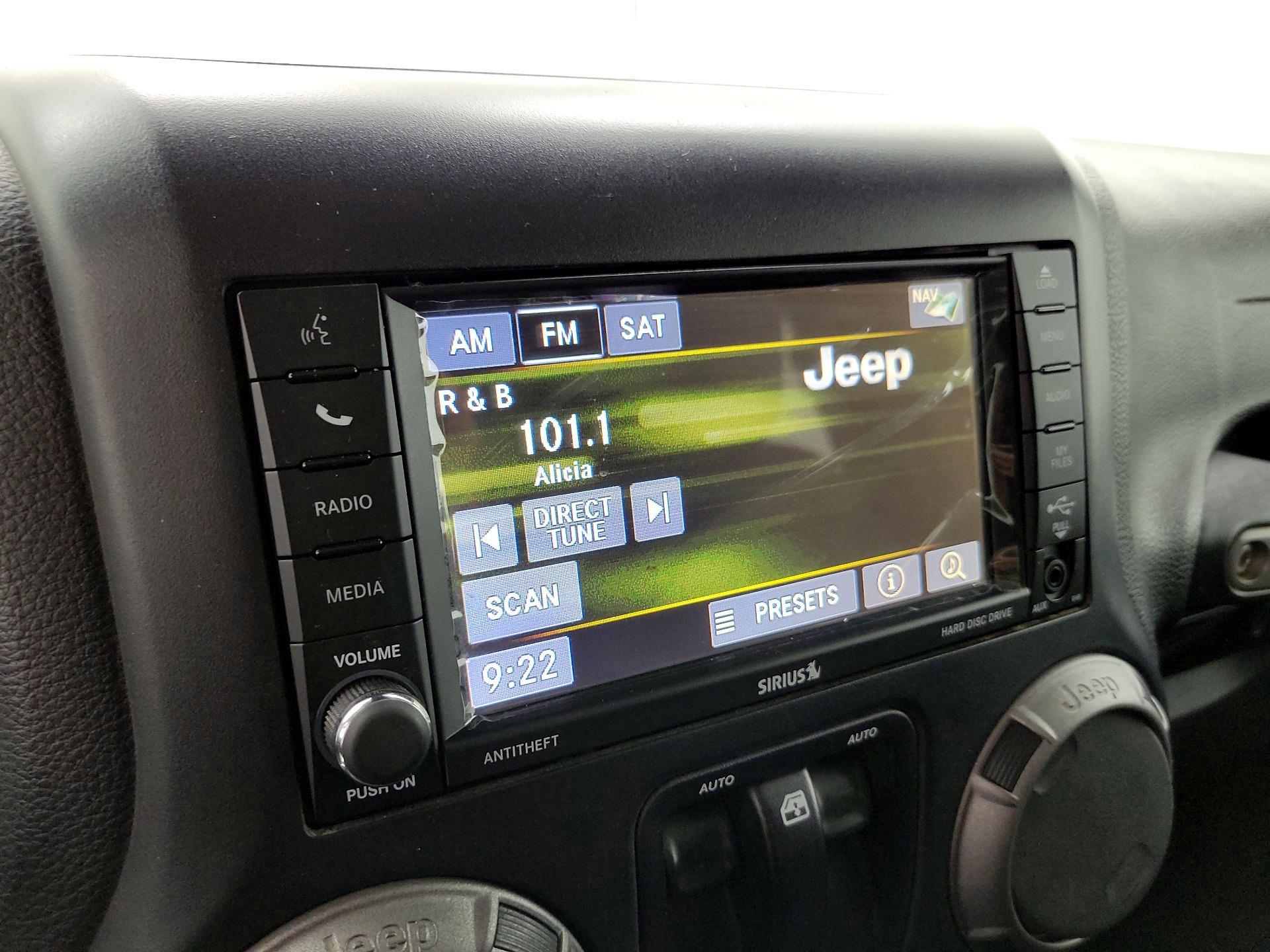 Thumbnail: 2016 Jeep Wrangler - 13