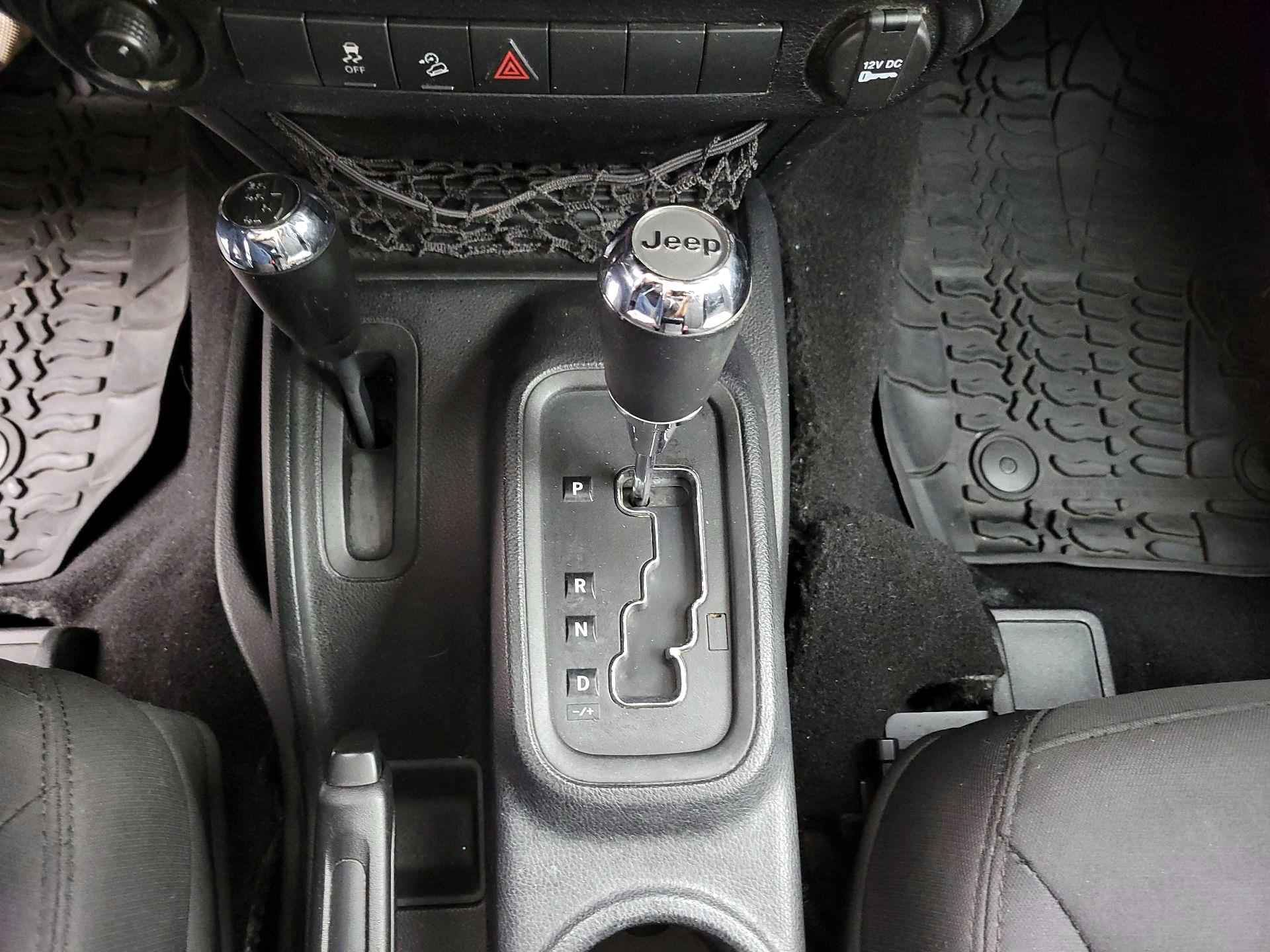 Thumbnail: 2016 Jeep Wrangler - 15