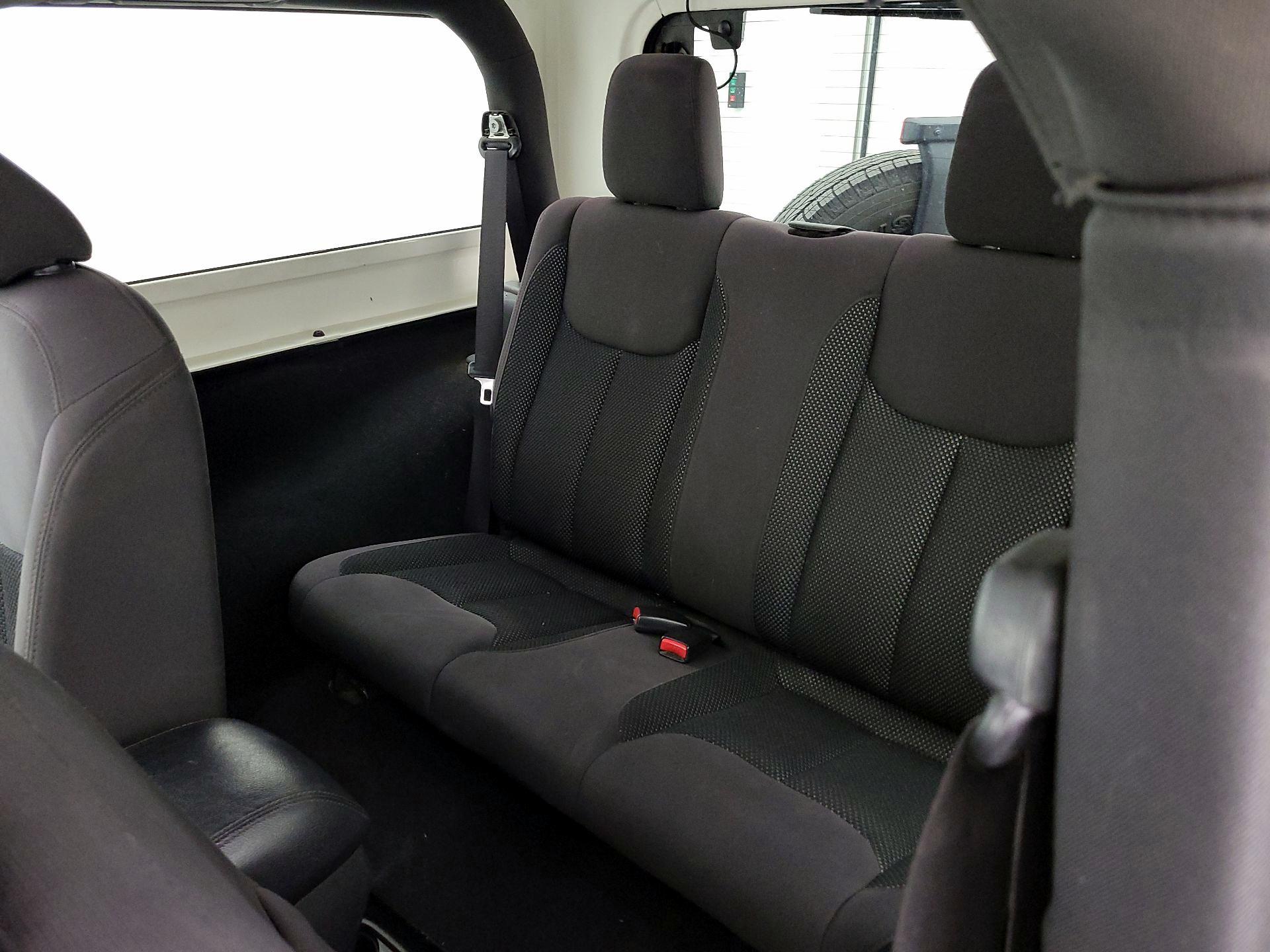 Thumbnail: 2016 Jeep Wrangler - 16