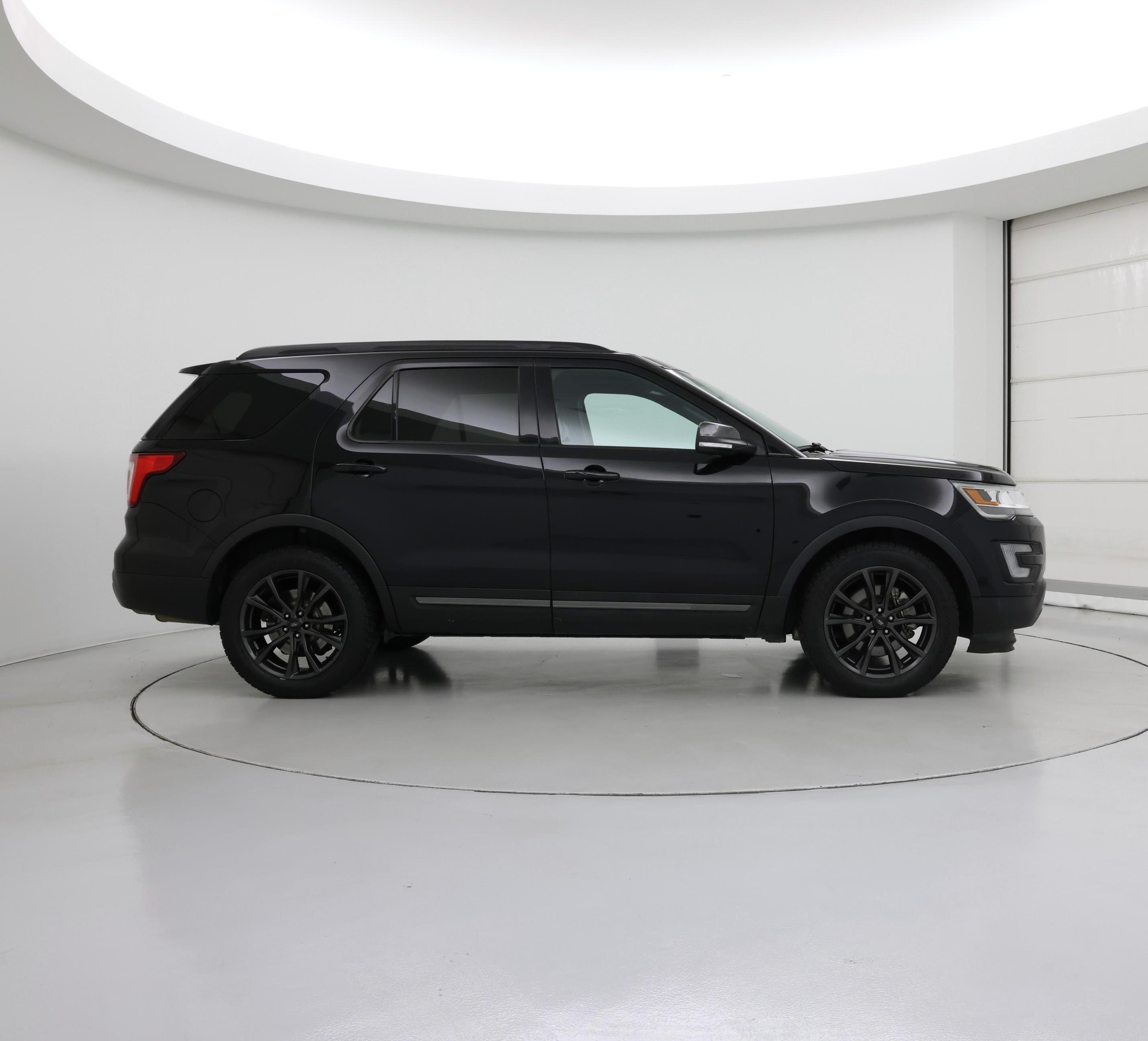 Thumbnail: 2017 Ford Explorer - 7