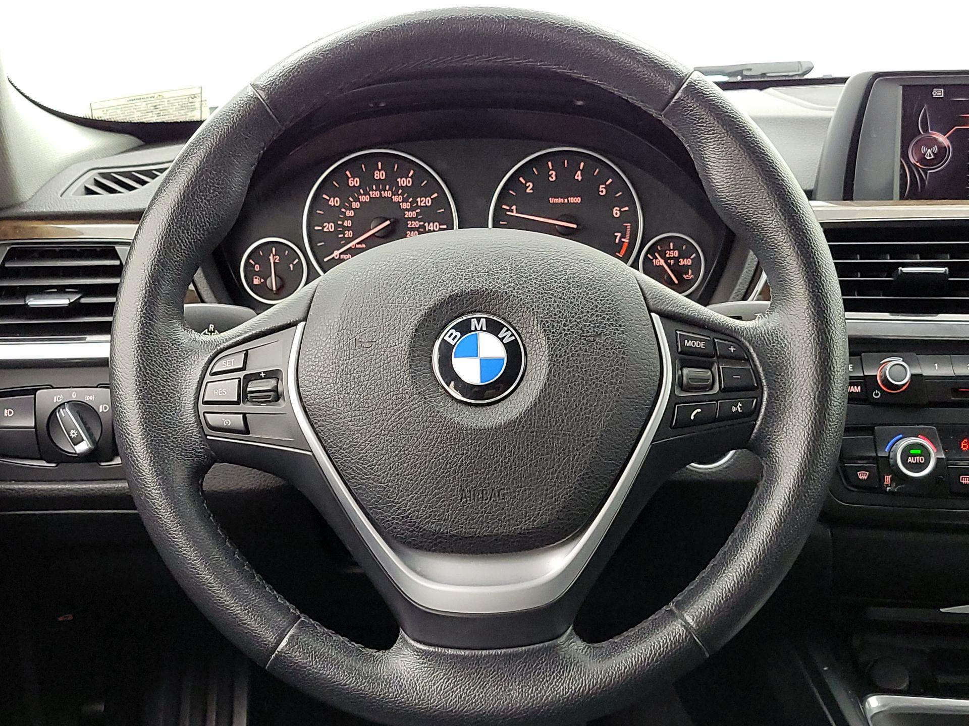Thumbnail: 2015 BMW 3 Series - 10