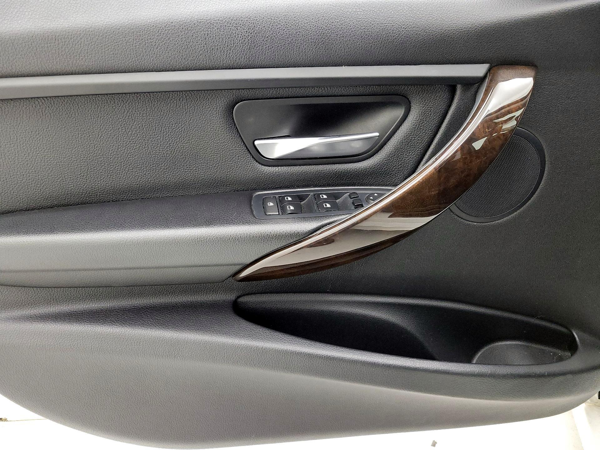 Thumbnail: 2015 BMW 3 Series - 12