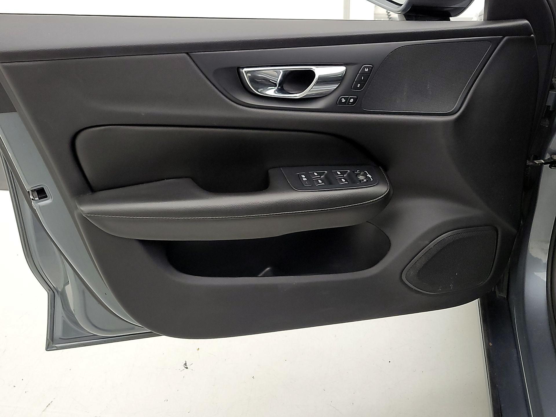 Thumbnail: 2019 Volvo S60 - 12