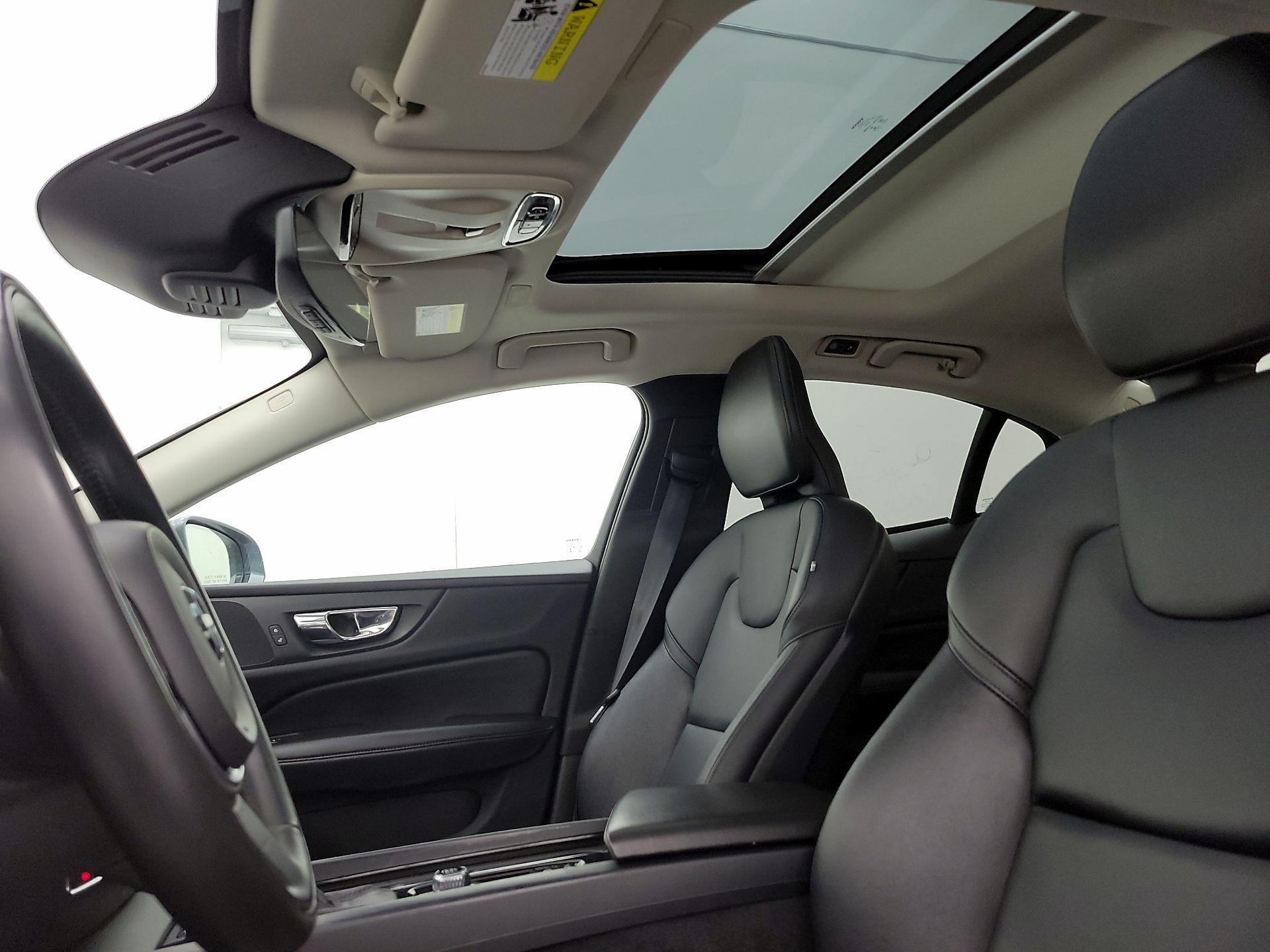 Thumbnail: 2019 Volvo S60 - 19