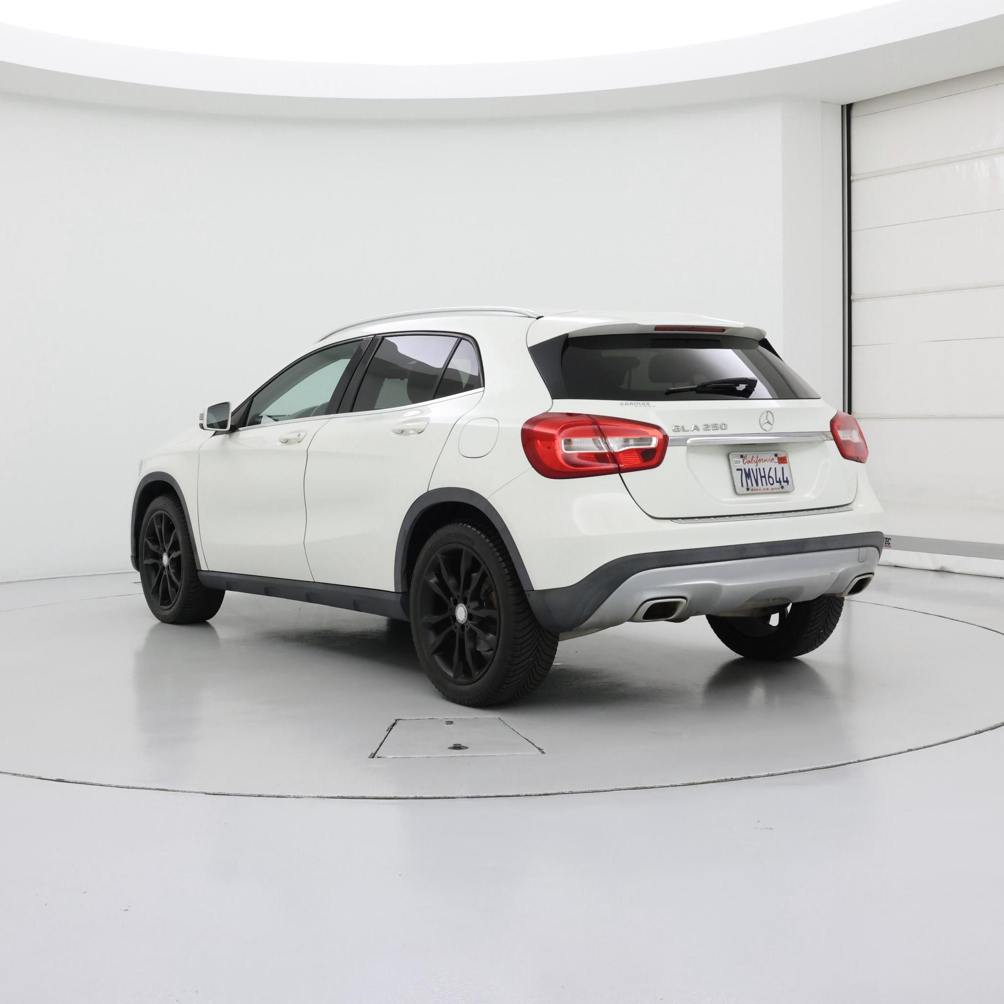 Thumbnail: 2015 Mercedes-Benz GLA - 2