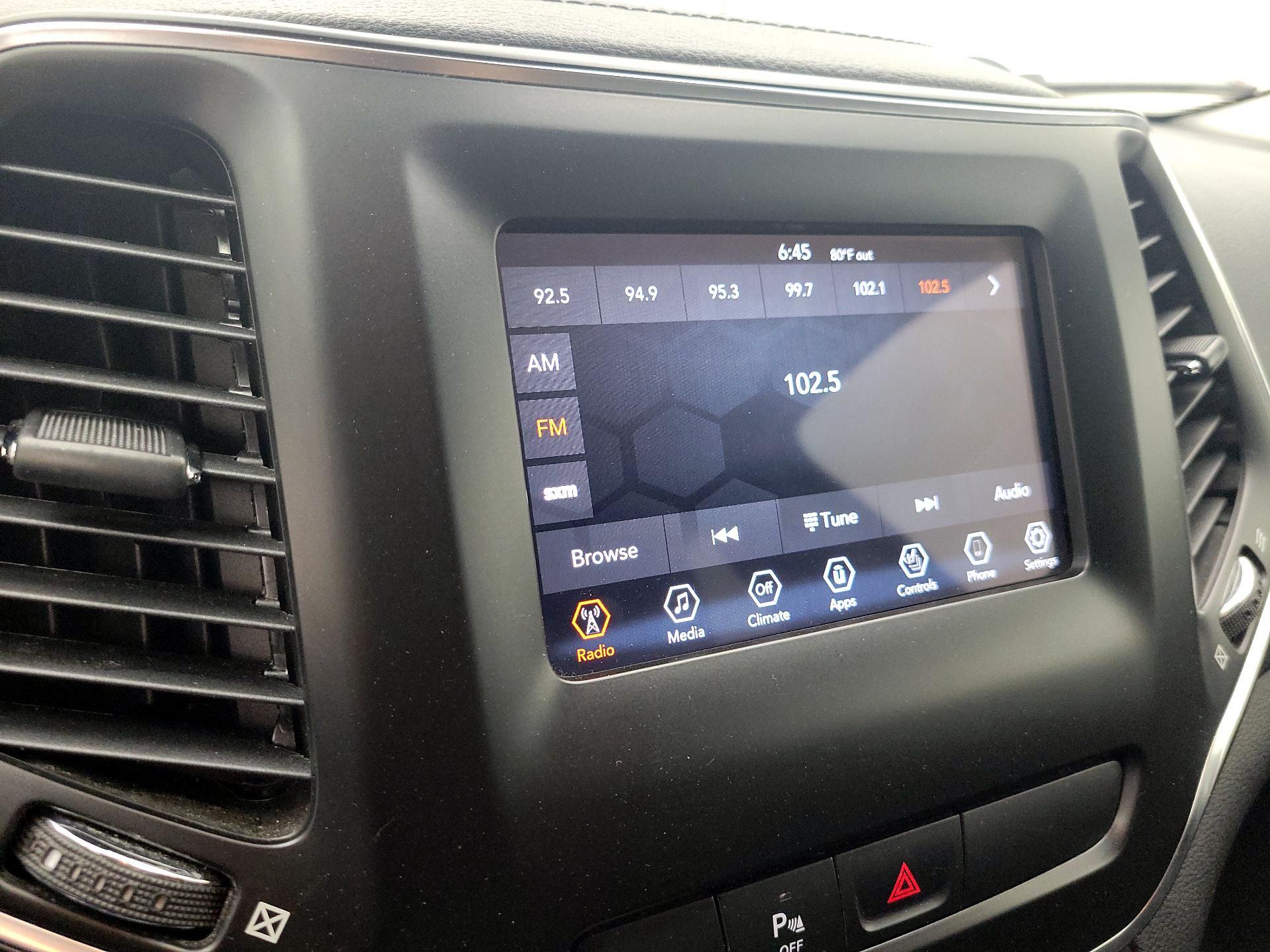 Thumbnail: 2020 Jeep Cherokee - 15