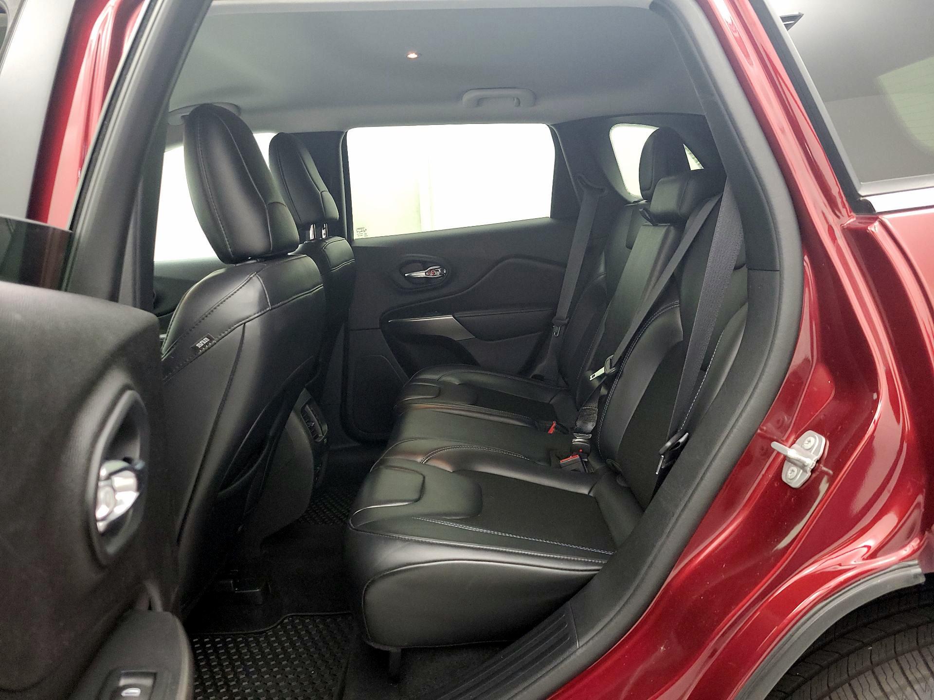 Thumbnail: 2020 Jeep Cherokee - 19