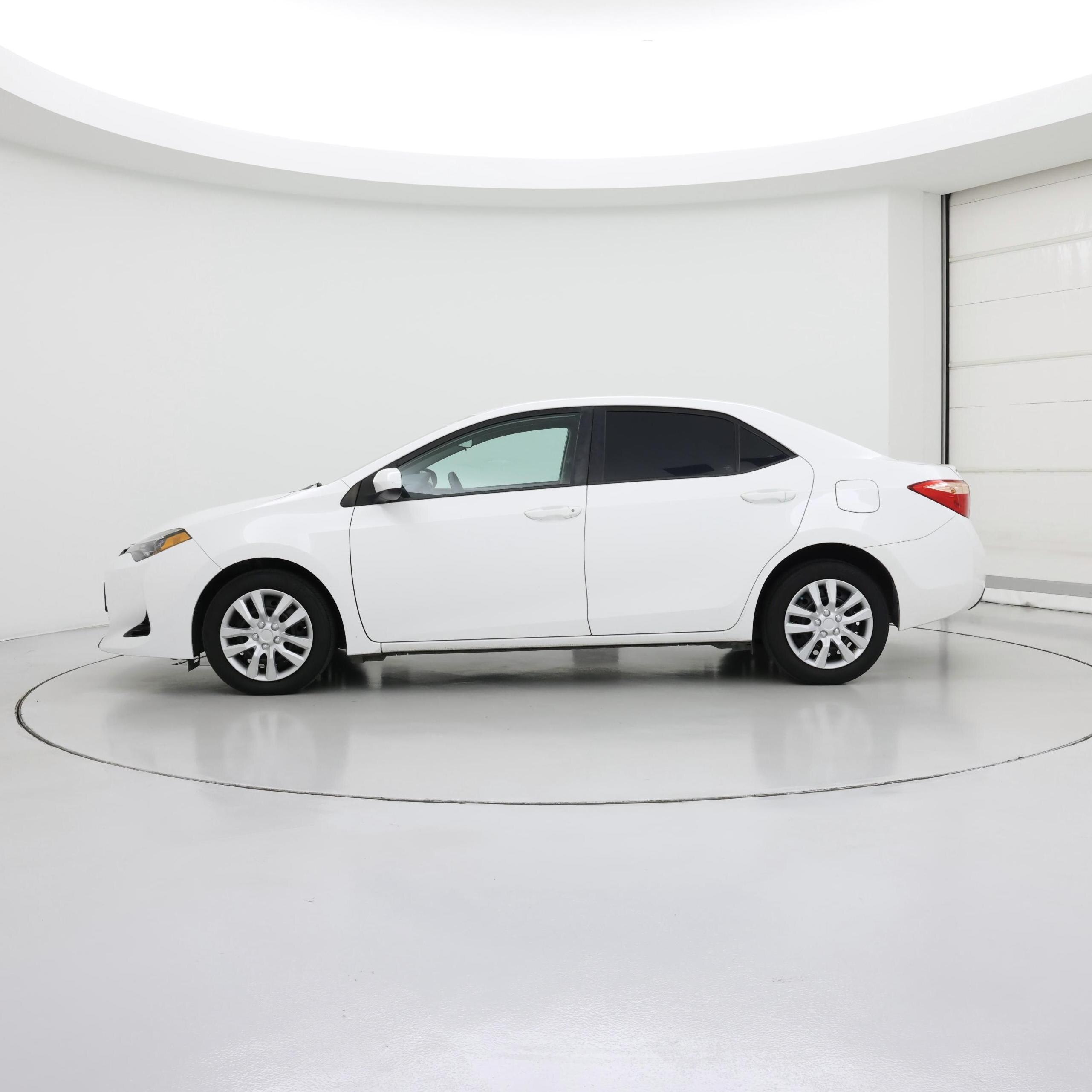 Thumbnail: 2018 Toyota Corolla - 3