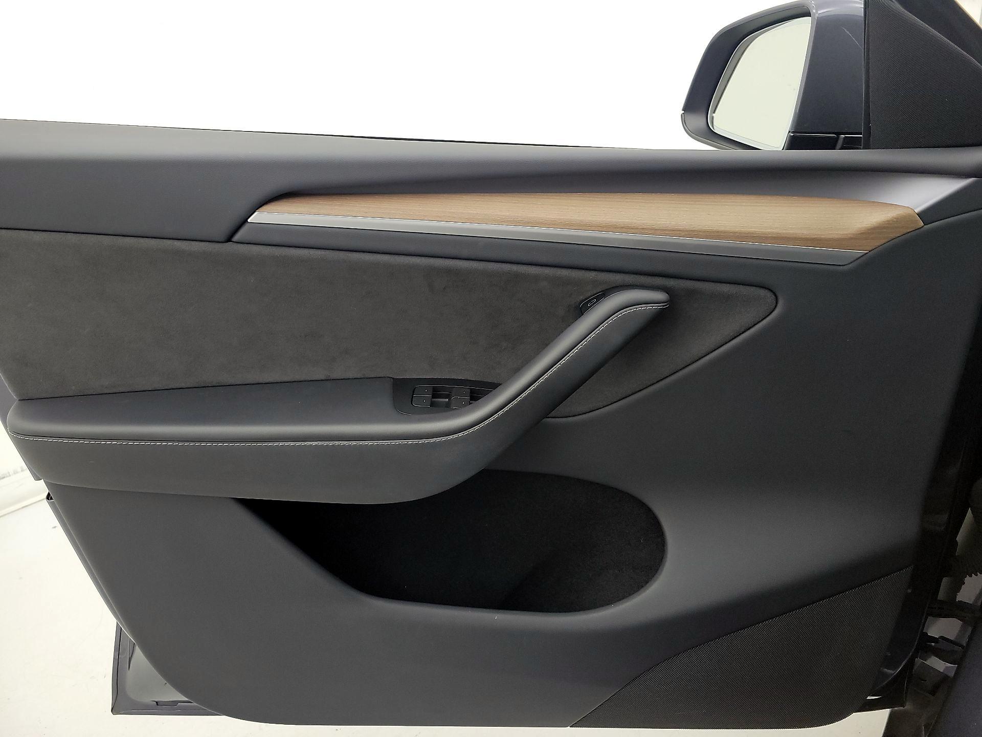 Thumbnail: 2023 Tesla Model Y - 12