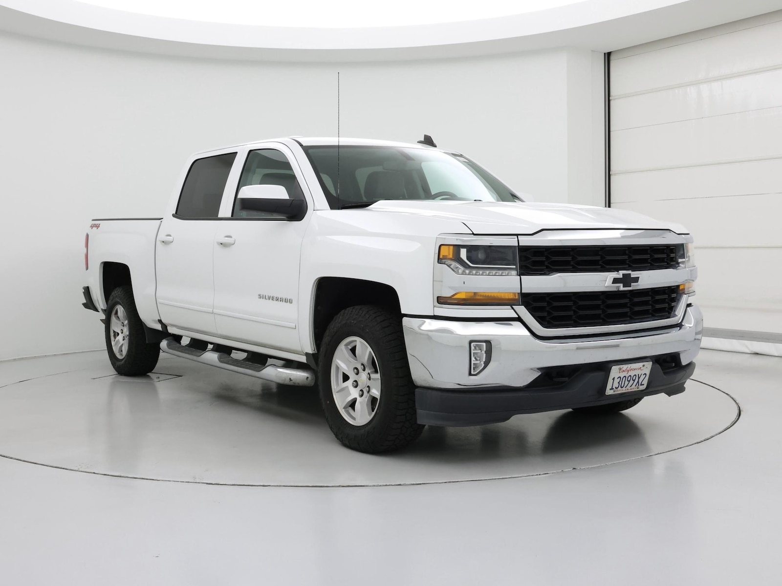 2018 Chevrolet Silverado 1500 LT - Photo 2