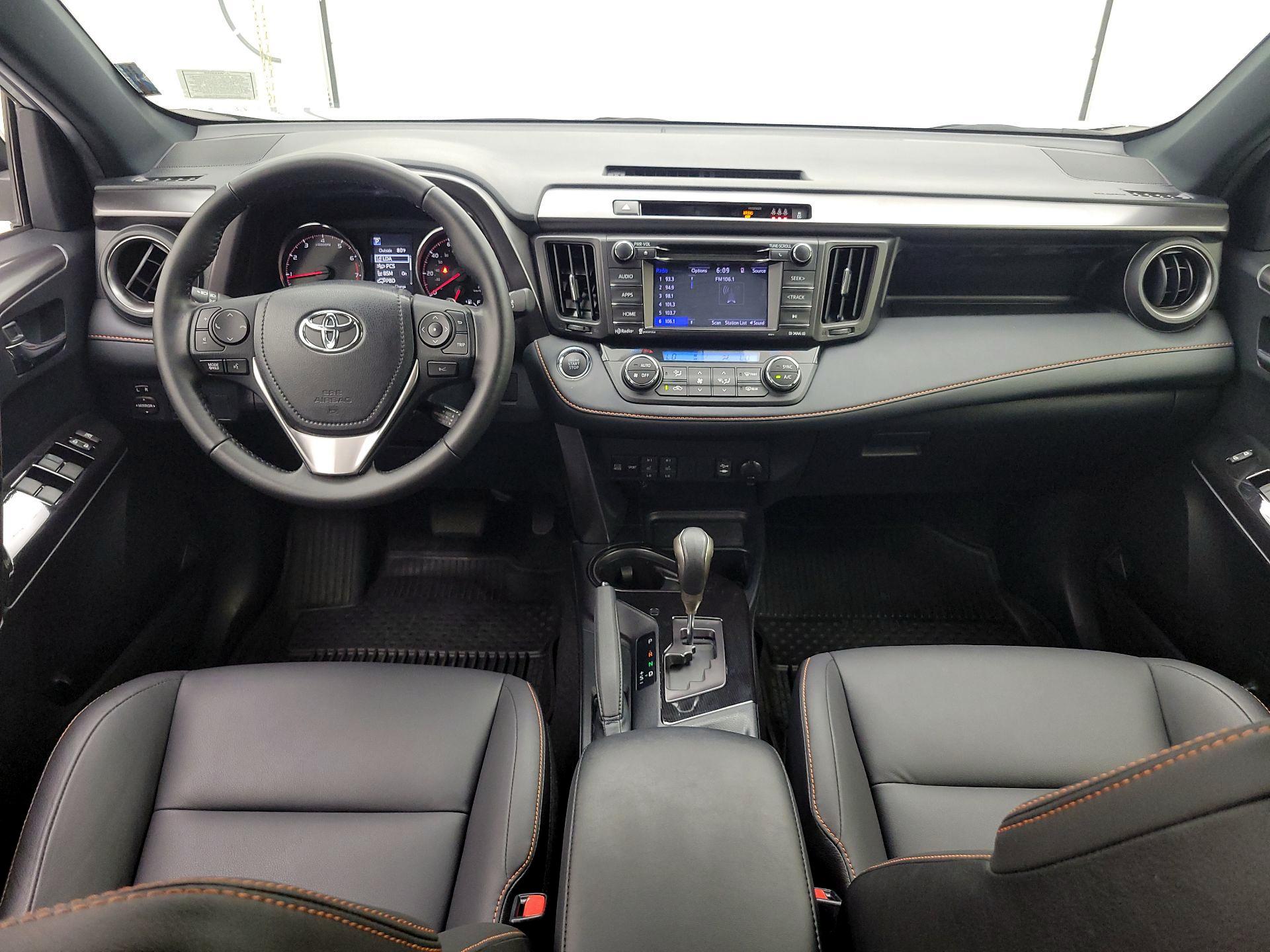 Thumbnail: 2018 Toyota RAV4 - 9