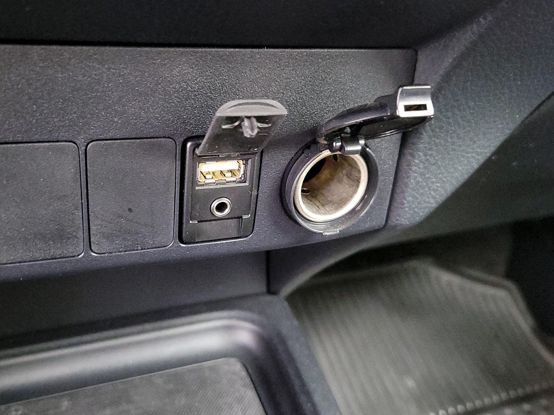 Thumbnail: 2018 Toyota RAV4 - 18