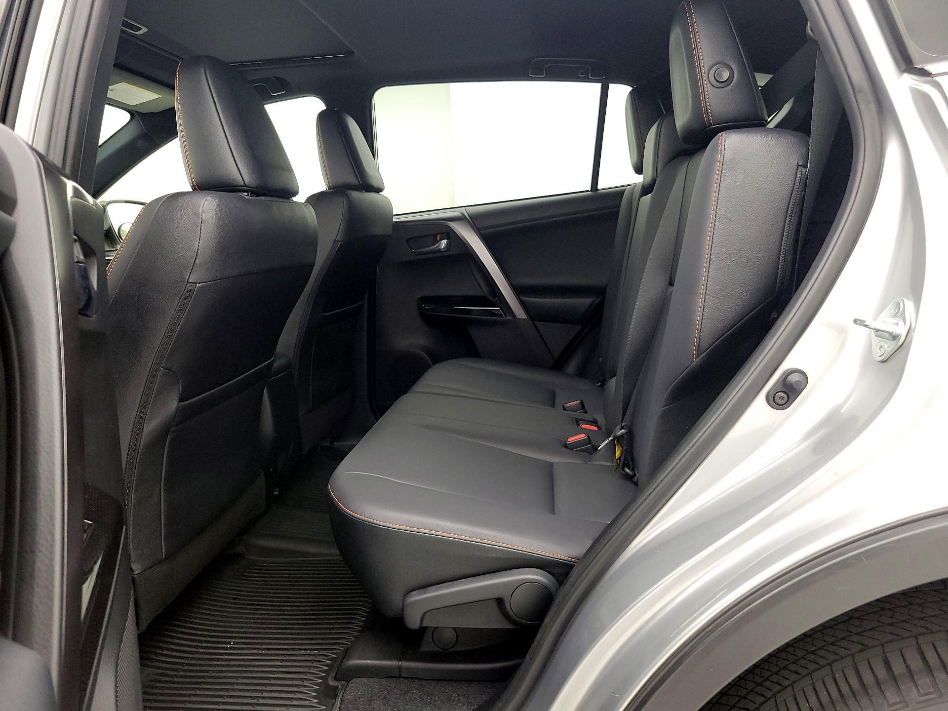 Thumbnail: 2018 Toyota RAV4 - 19